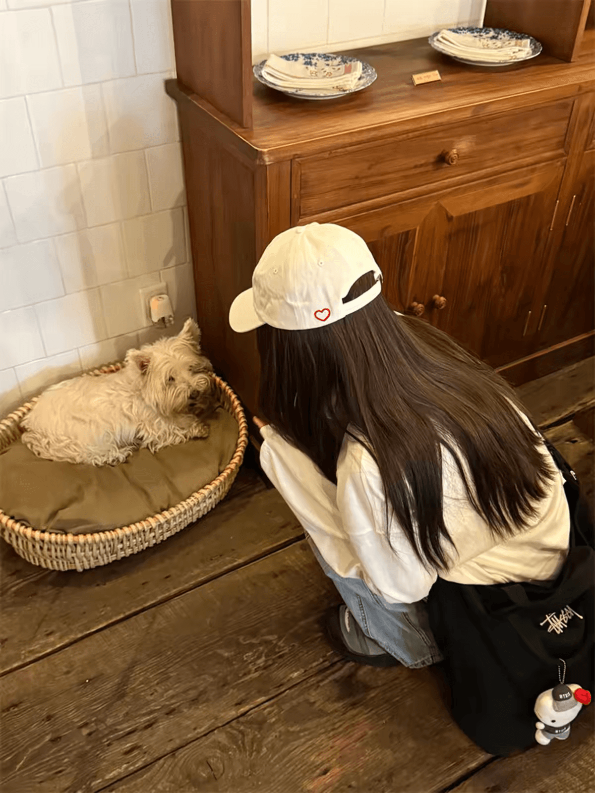 순면 개성 프린트 긴팔 티셔츠 여성 화이트 배색 미니멀리즘 인사이드 가져 가라. 고급 센스 만나는 맨위 뭉치 구두 상세 이미지 5