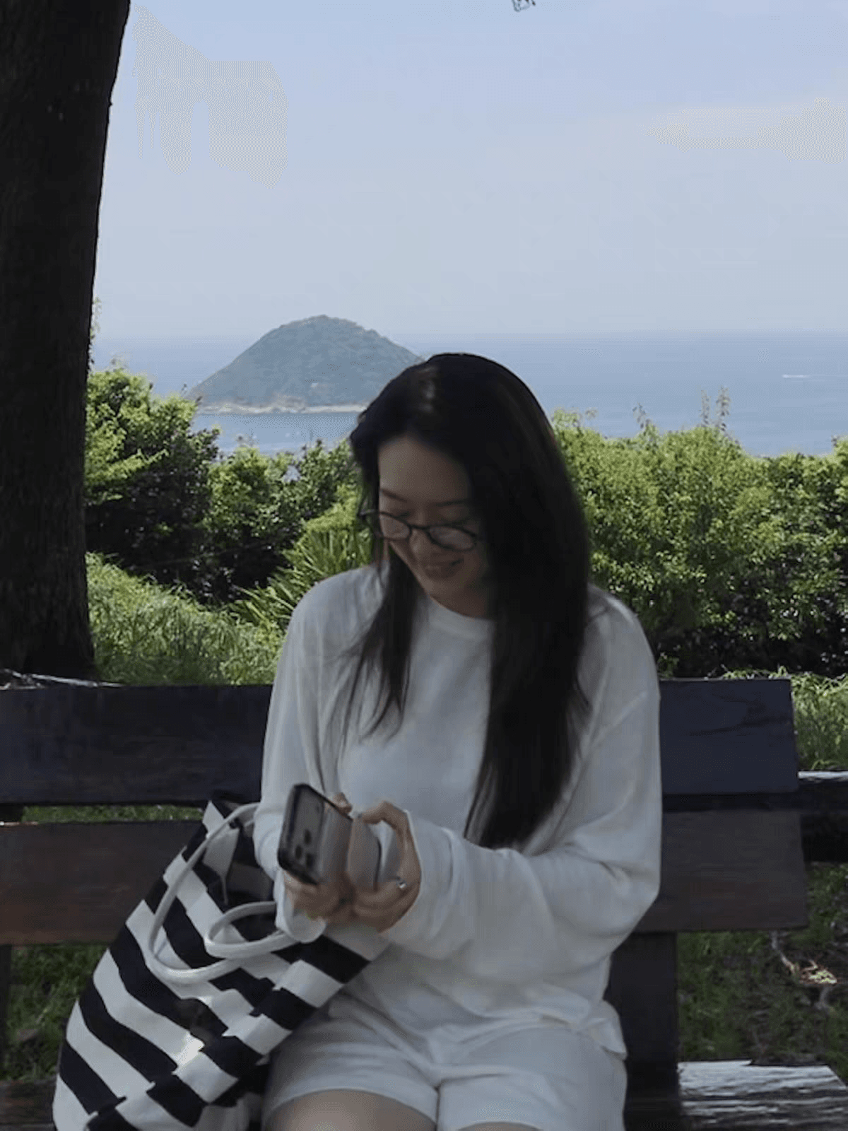 화이트 긴팔 티셔츠 여성 봄 가을 2026 새로운 아메리칸 루즈핏 느긋한 바람 인사이드 가져 가라. 기본 셔츠 맨위 이미지 2
