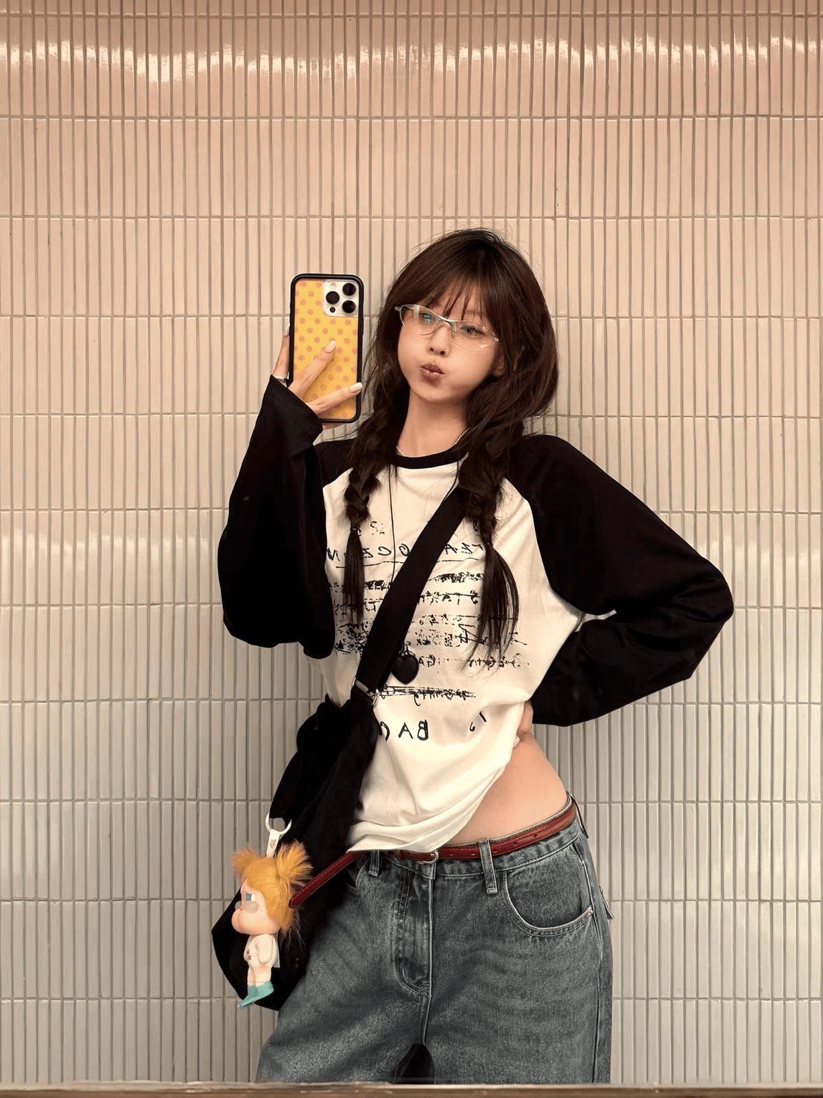 아메리칸 레트로 알파벳 프린트 흑인과 백인 패치워크 긴팔 티셔츠 여성 가을 디자인 센스 루즈핏 맨위 상세 이미지 1