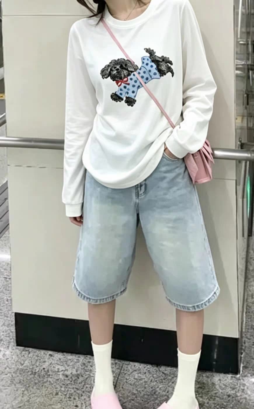 한 부서 귀여운 강아지 프린트 라운드 넥 긴팔 화이트 티셔츠 여성 가을 루즈핏 슬림해 보이는 연령 감소 기본 셔츠 맨위 이미지 2
