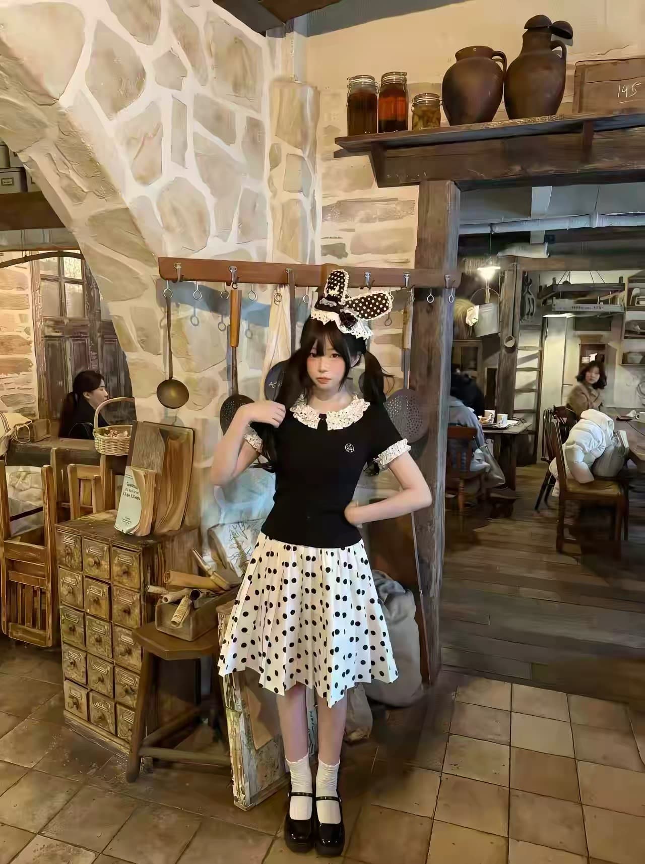lennea 도트 무늬 레이스 소매 검정색 반팔 니트 티셔츠 여성 라운드 넥 몸매 가꾸기 기본 셔츠 이른 봄 작은 대중 맨위