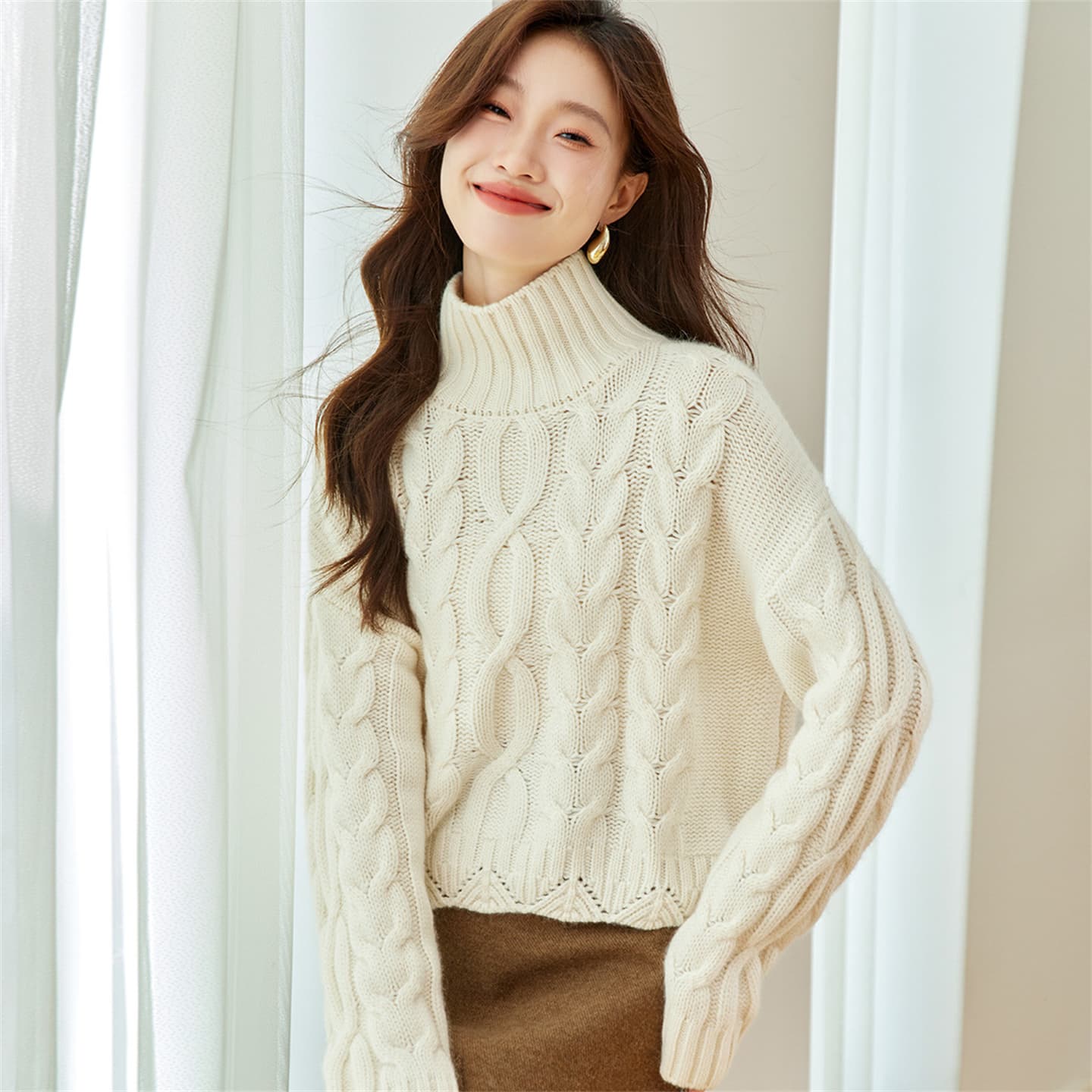 레트로 꽈배기 터틀넥 셔츠 연령 감소 여성 가을 겨울 외출용 2026 새로운 느긋한 바람 루즈핏 쇼트 스타일 스웨터 기본 셔츠 이미지 4