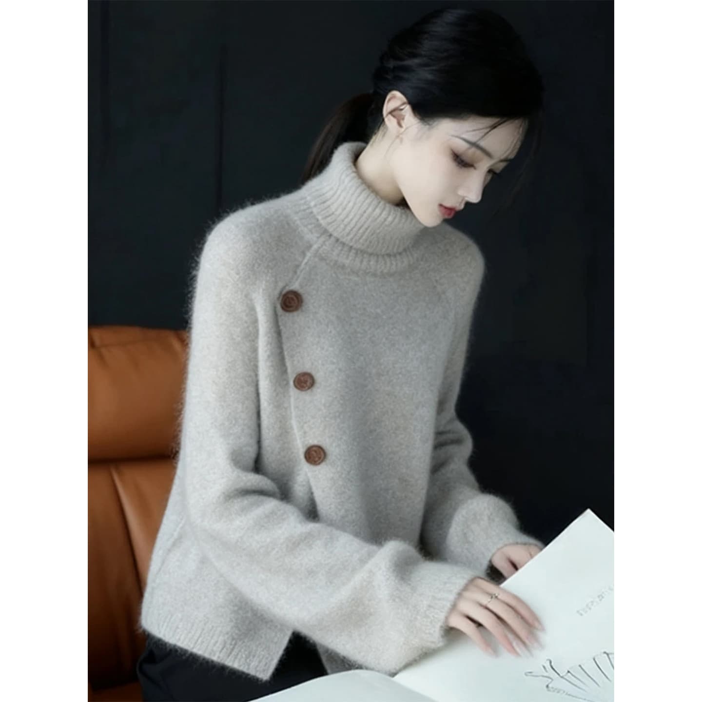 프랑스식 터틀넥 트임 스웨터 여자 가을 겨울 새로운 고급 센스 느긋한 바람 루즈핏 슬림해 보이는 다용도 니트 스웨터 맨위