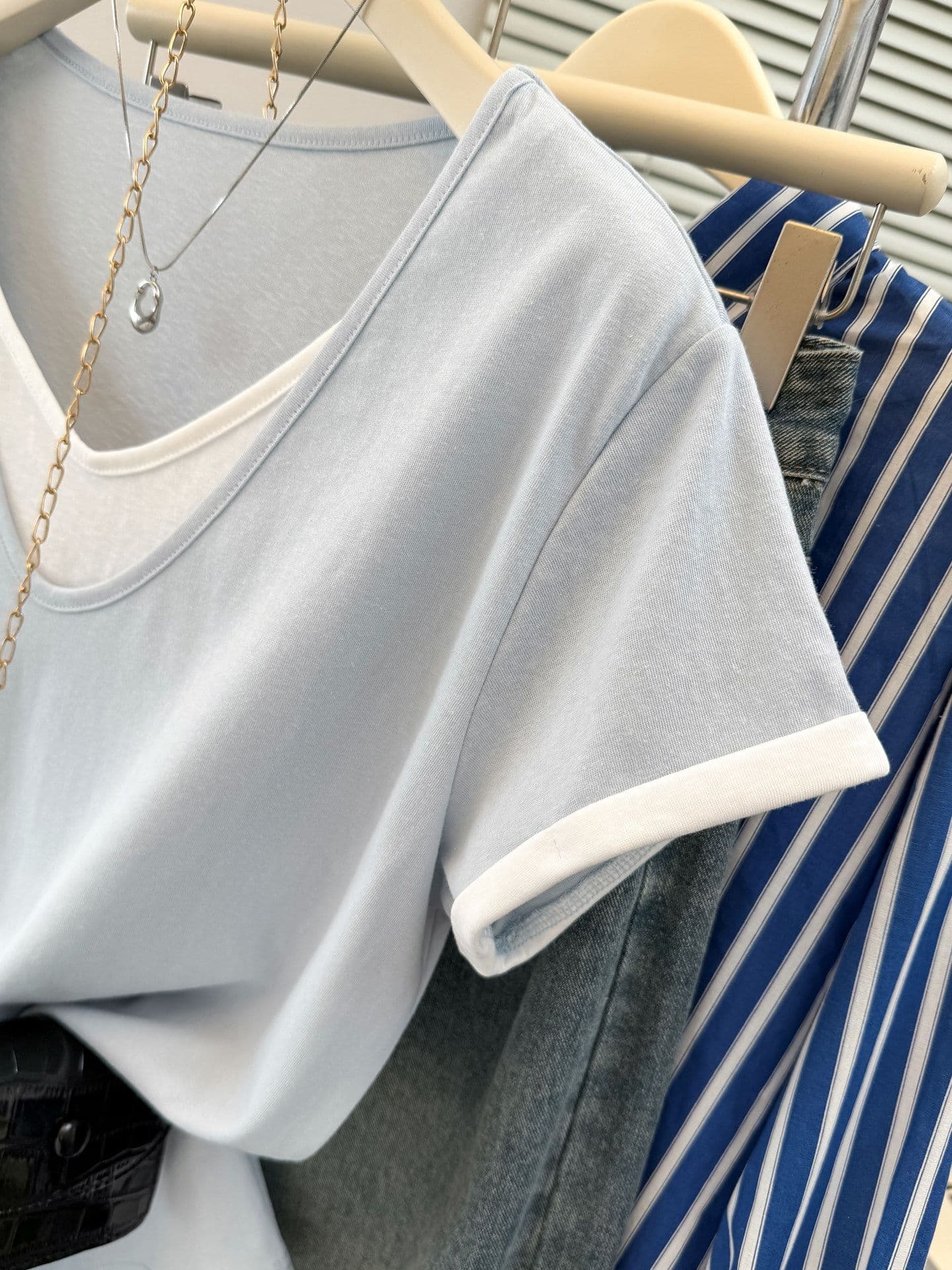 실사 눈꽃 면 배색 스택 착용 페이크 레이어드 반팔 티셔츠 여성 여름 캐주얼 루즈핏 다용도 긍정적 인 어깨 의류 상세 이미지 6