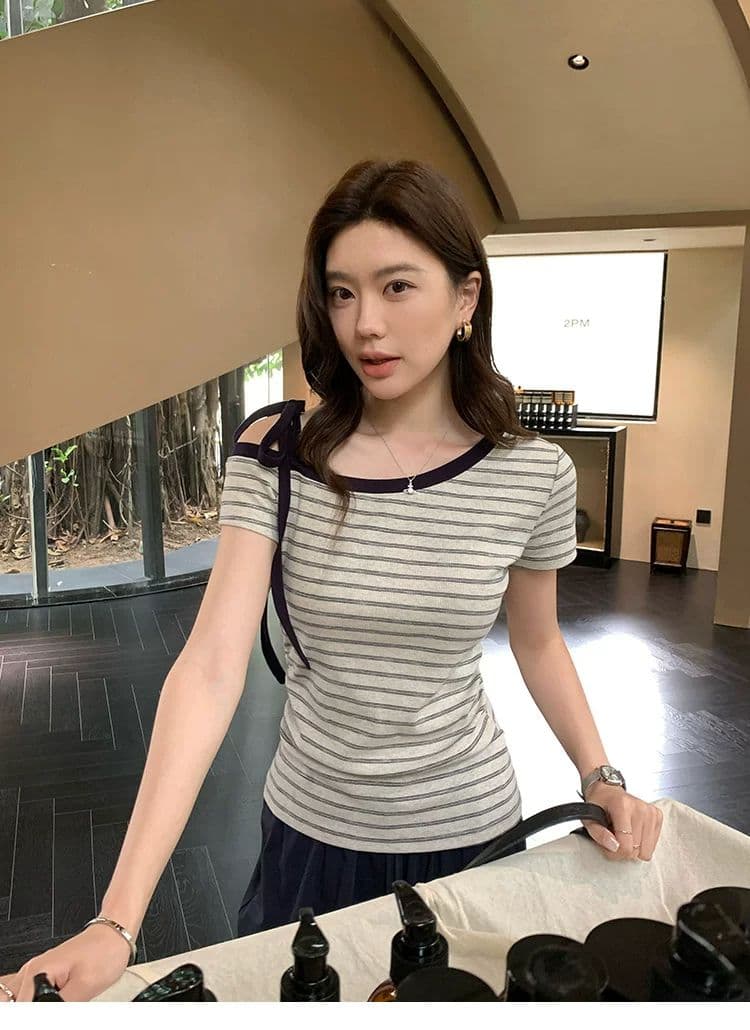 높은 품질 2 2 마술 컬러 바 새로운 디자인 센스 스트라이프 새는 어깨 여름 반팔 몸매 가꾸기 티셔츠 여성 상세 이미지 2