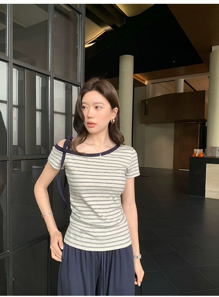높은 품질 2 2 마술 컬러 바 새로운 디자인 센스 스트라이프 새는 어깨 여름 반팔 몸매 가꾸기 티셔츠 여성 상세 이미지 4