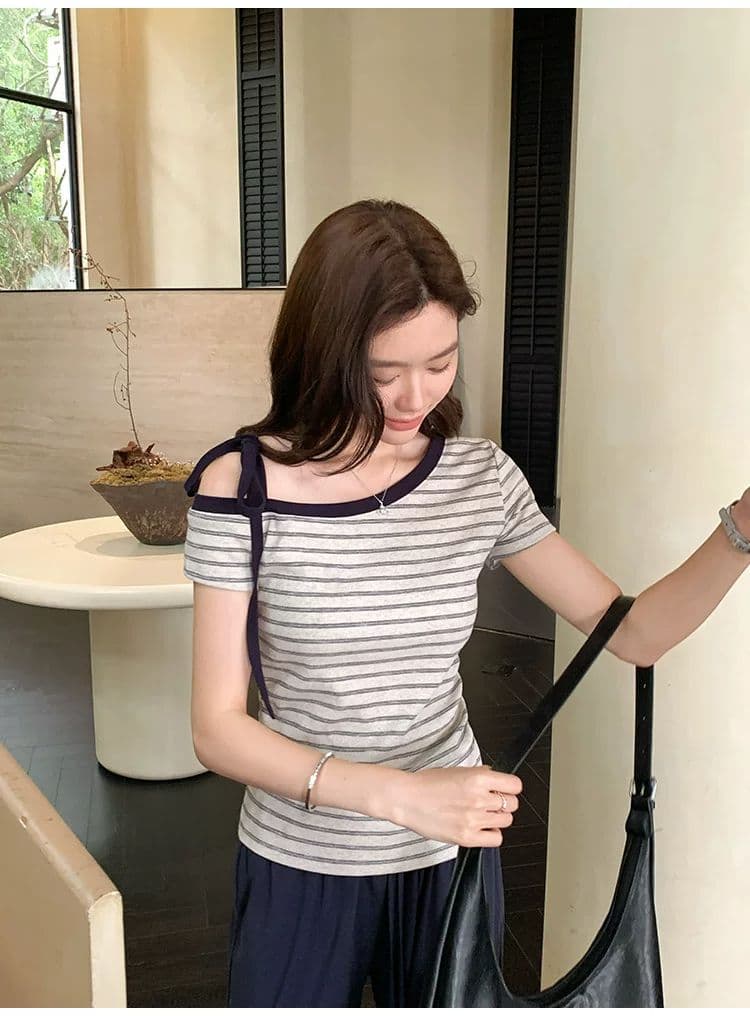 높은 품질 2 2 마술 컬러 바 새로운 디자인 센스 스트라이프 새는 어깨 여름 반팔 몸매 가꾸기 티셔츠 여성 상세 이미지 7