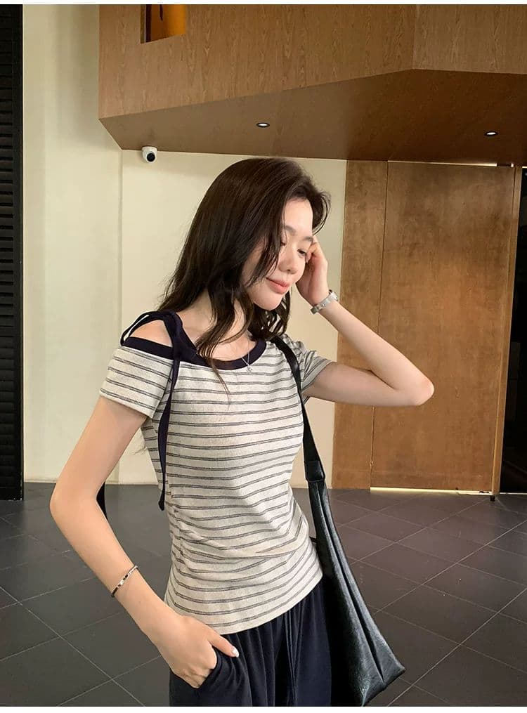 높은 품질 2 2 마술 컬러 바 새로운 디자인 센스 스트라이프 새는 어깨 여름 반팔 몸매 가꾸기 티셔츠 여성 상세 이미지 10
