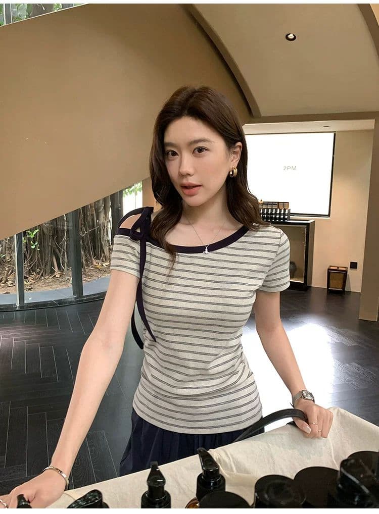 높은 품질 2 2 마술 컬러 바 새로운 디자인 센스 스트라이프 새는 어깨 여름 반팔 몸매 가꾸기 티셔츠 여성 상세 이미지 14
