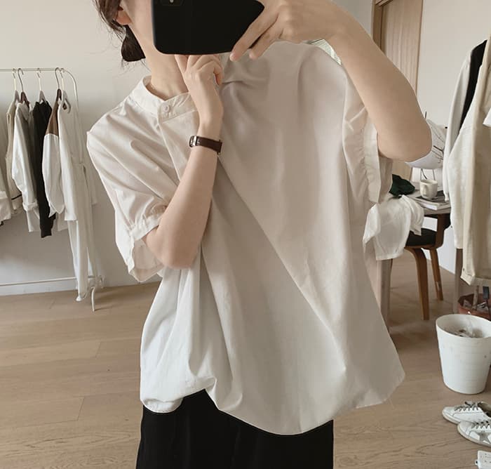 여름 드레스 새로운 빅 사이즈 여성 의류 불규칙 주름 셔츠 루즈핏 미니멀리즘 작은 대중 디자인 센스 반팔 맨위
