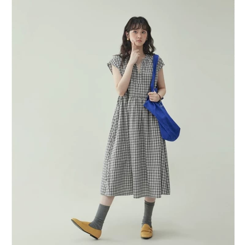 일본과 한국 대외 무역 검은 격자 펌프 로프 V넥 순면 여성 드레스 여름 새로운 한 마디 반팔 중간 길이 스커트