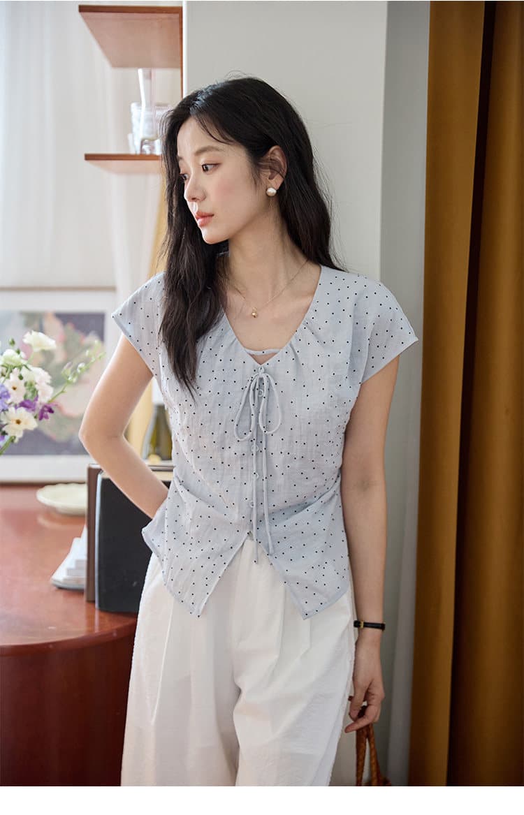 여름 파란색 도트 무늬 펌프 Pleat 허리 수축 슬림해 보이는 레이스업 반팔 여성 셔츠 품격 출퇴근 맨위 상세 이미지 3