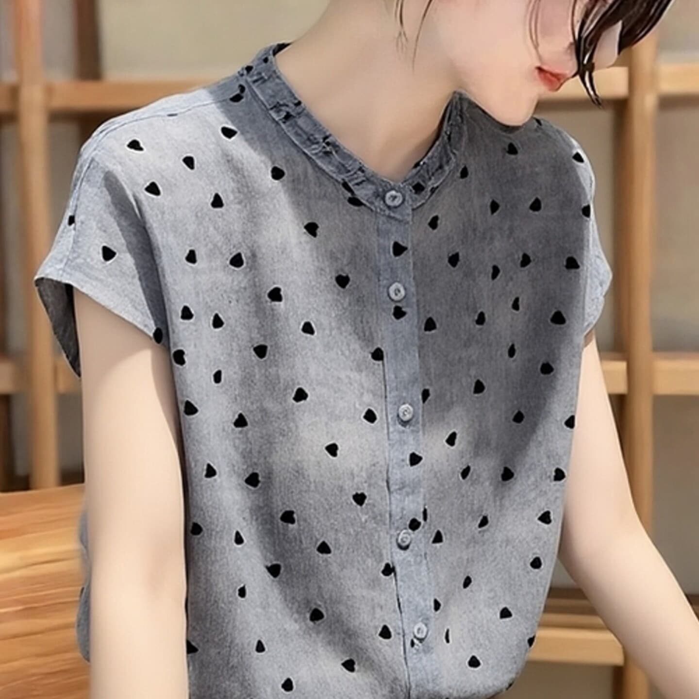 여름 새로운 프랑스식 품격 빛 요리 한 바람 도트 무늬 반팔 셔츠 Chic 슈퍼 잘 생긴 루즈핏 맨위 트렌디 이미지 5