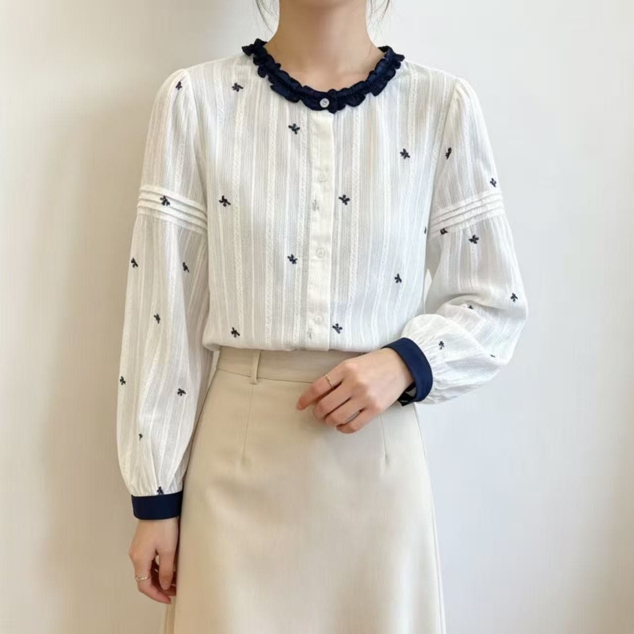 가을 의상 새로운 한 부서 자수 레이스 칼라 긴팔 여성 셔츠 루즈핏 외국 가스 디자인 센스 작은 대중 연령 감소 맨위 트렌디 상세 이미지 2