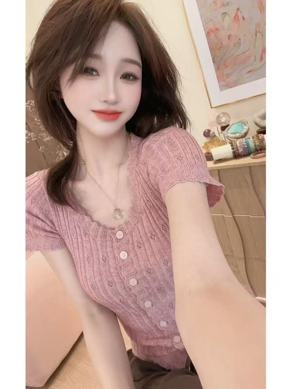 프랑스식 달콤한 스타일 핑크색 반팔 니트 스웨터 여성 2026 년 여름 슈퍼 잘 생긴 레이스 단추 디자인 센스 맨위 상세 이미지 3