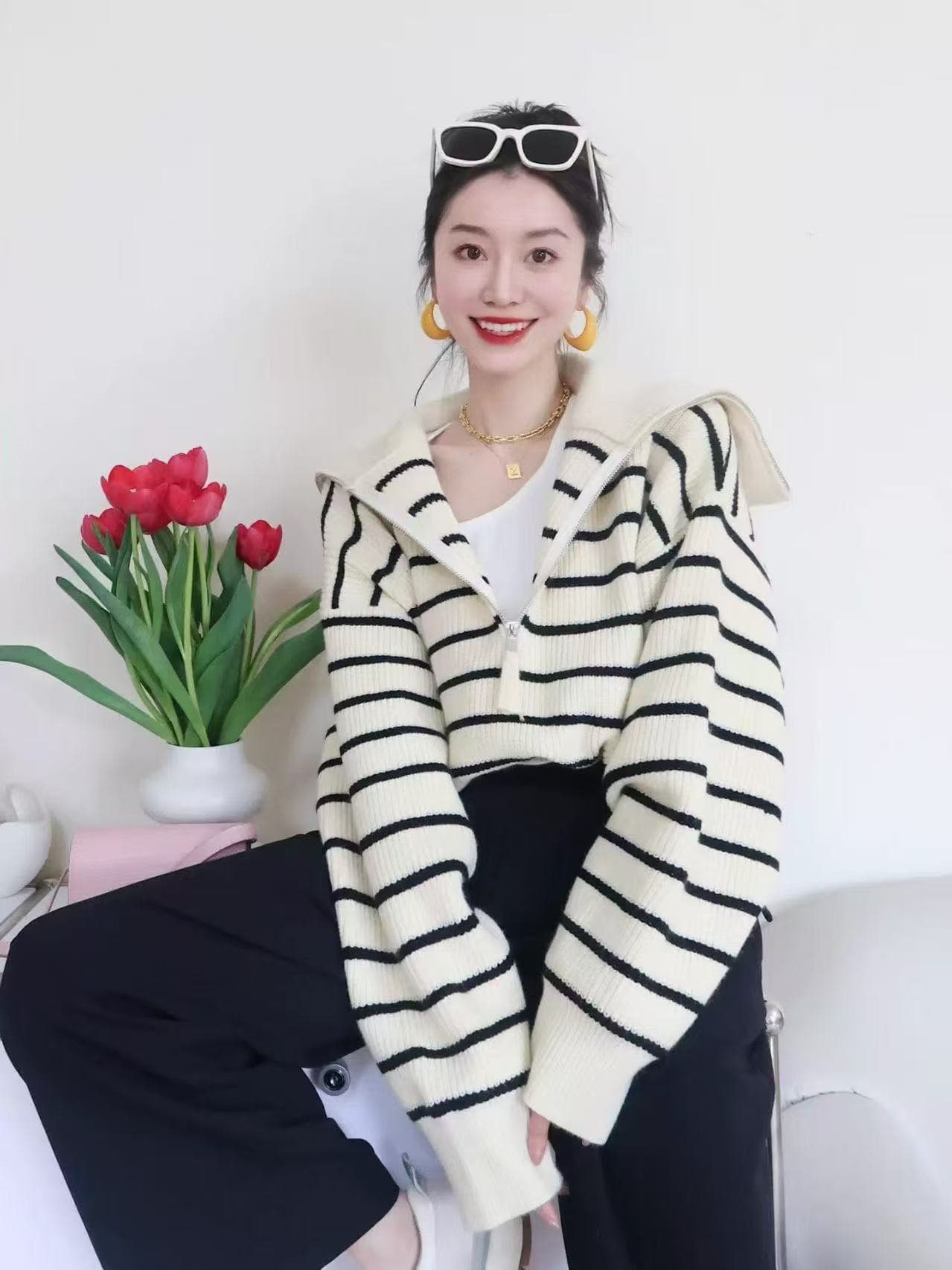 2026 새로운 프랑스식 레트로 하프 지퍼 배색 폴로 칼라 스트라이프 니트 스웨터 여성 디자인 센스 스웨터 이미지 2