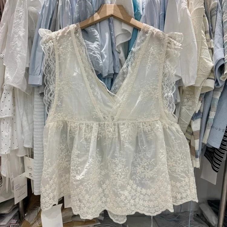 달콤함 여름 새로운 달콤한 스타일 품격 V넥 레이스 민소매 조끼 작은 셔츠 여성 루즈핏 다용도 맨위 트렌디 상세 이미지 2