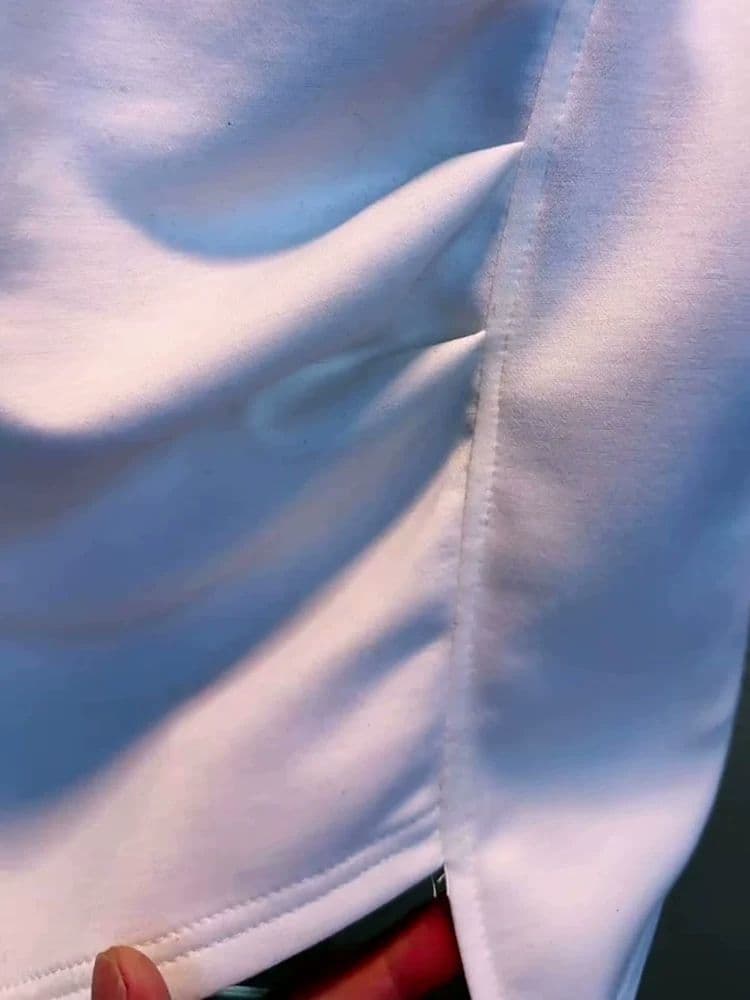 V넥 레이스 조각 디자인 센스 아름다움 뒤로 홀로우 아웃 중간 길이 불규칙 캐주얼 반팔 맨위 여성 상세 이미지 6
