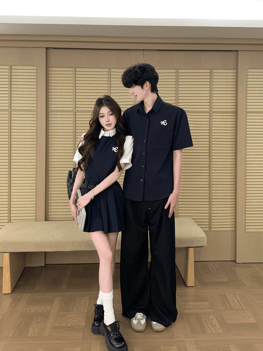 실사 커플룩 여름 새로운 인터넷 유명인 miu 부서 여성복 학원 스타일 조끼 원피스 남자 반팔 셔츠 이미지 2