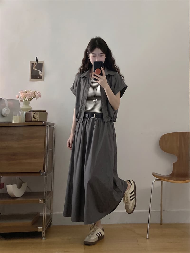 실사 페이크 레이어드 스트라이프 패치워크 폴로 칼라 반팔 셔츠 반신 스커트 두 조각 여성 세트 2026 여름 새로운 세트 이미지 2