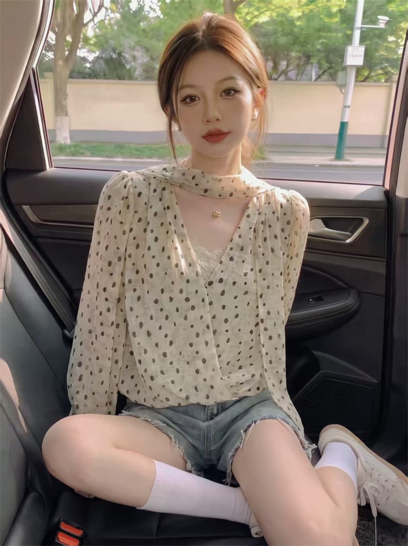 실사 빅 사이즈 페이크 레이어드 레이스 조각 도트 무늬 쉬폰 블라우스 여성 긴 소매 V넥 리본 몸매 가꾸기 맨위 부드러운 이미지 4