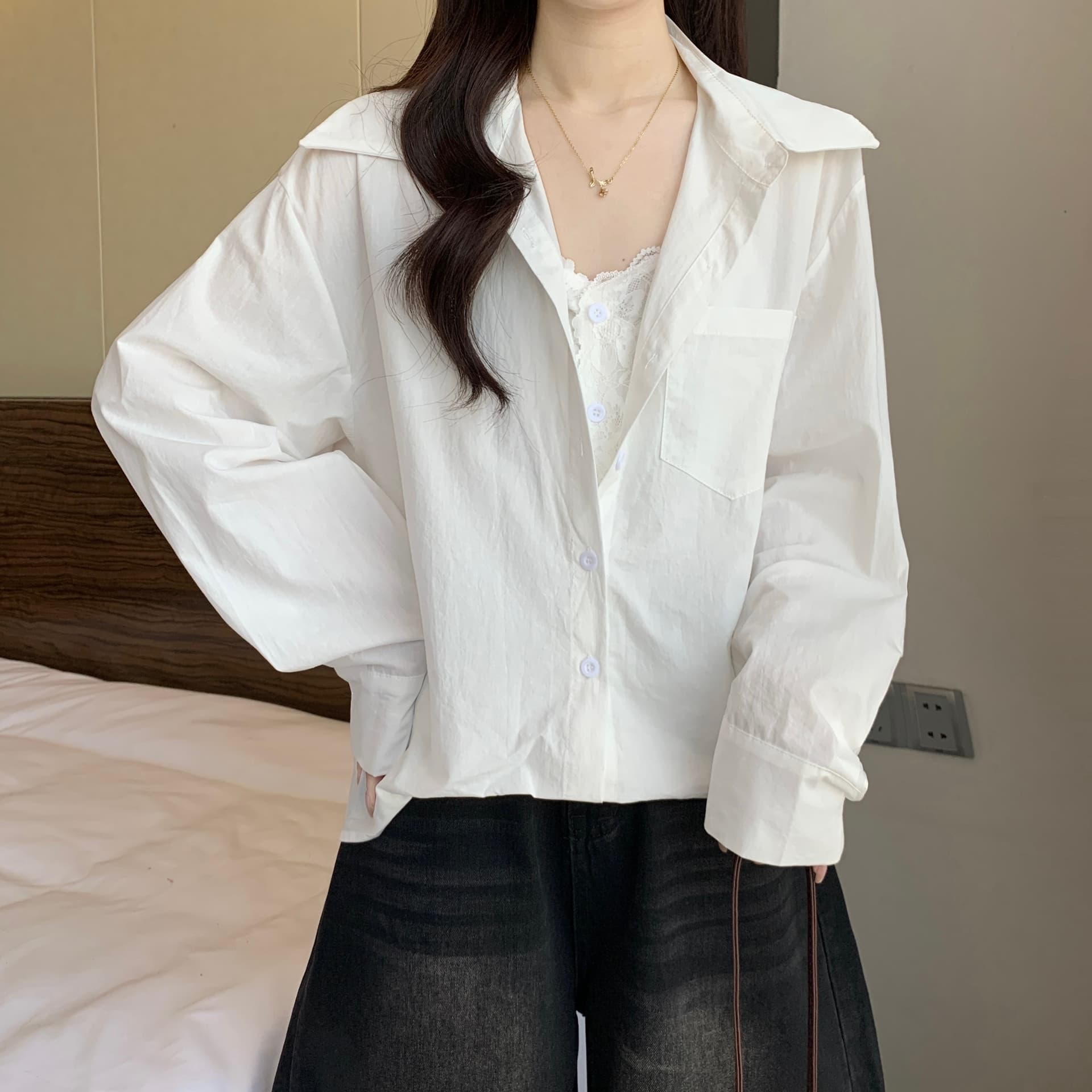 검정색 페이크 레이어드 레이스 측면 V넥 여성 셔츠 2026 새로운 이른 봄 빅 사이즈 지방 mm 슬림해 보이는 불규칙 맨위 상세 이미지 11