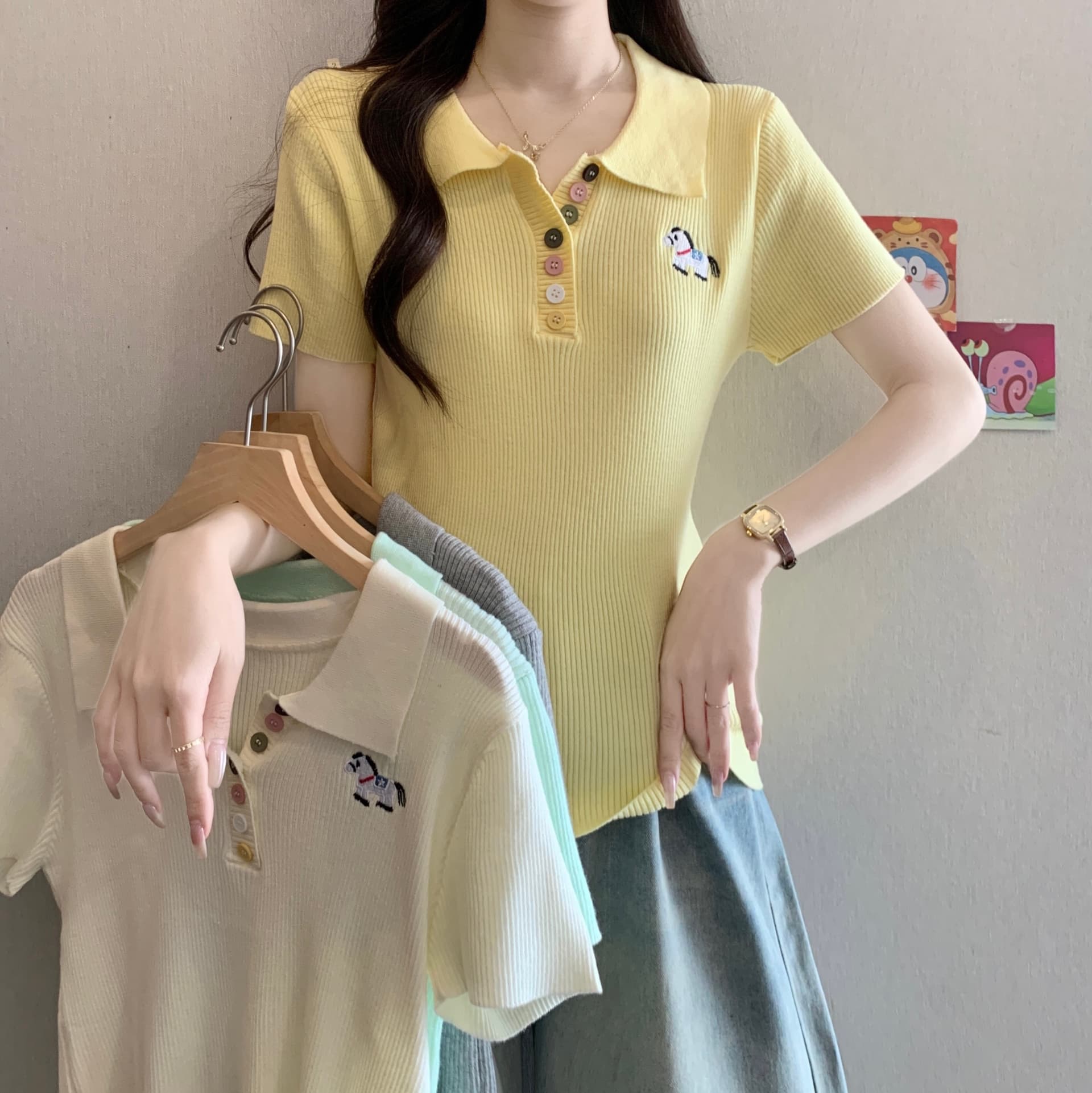 빅 사이즈 여성 의류 POLO 칼라 얼음 실크 니트 맨위 여성 여름 연령 감소 외국 가스 패션 맨위 자수 반팔 여성
