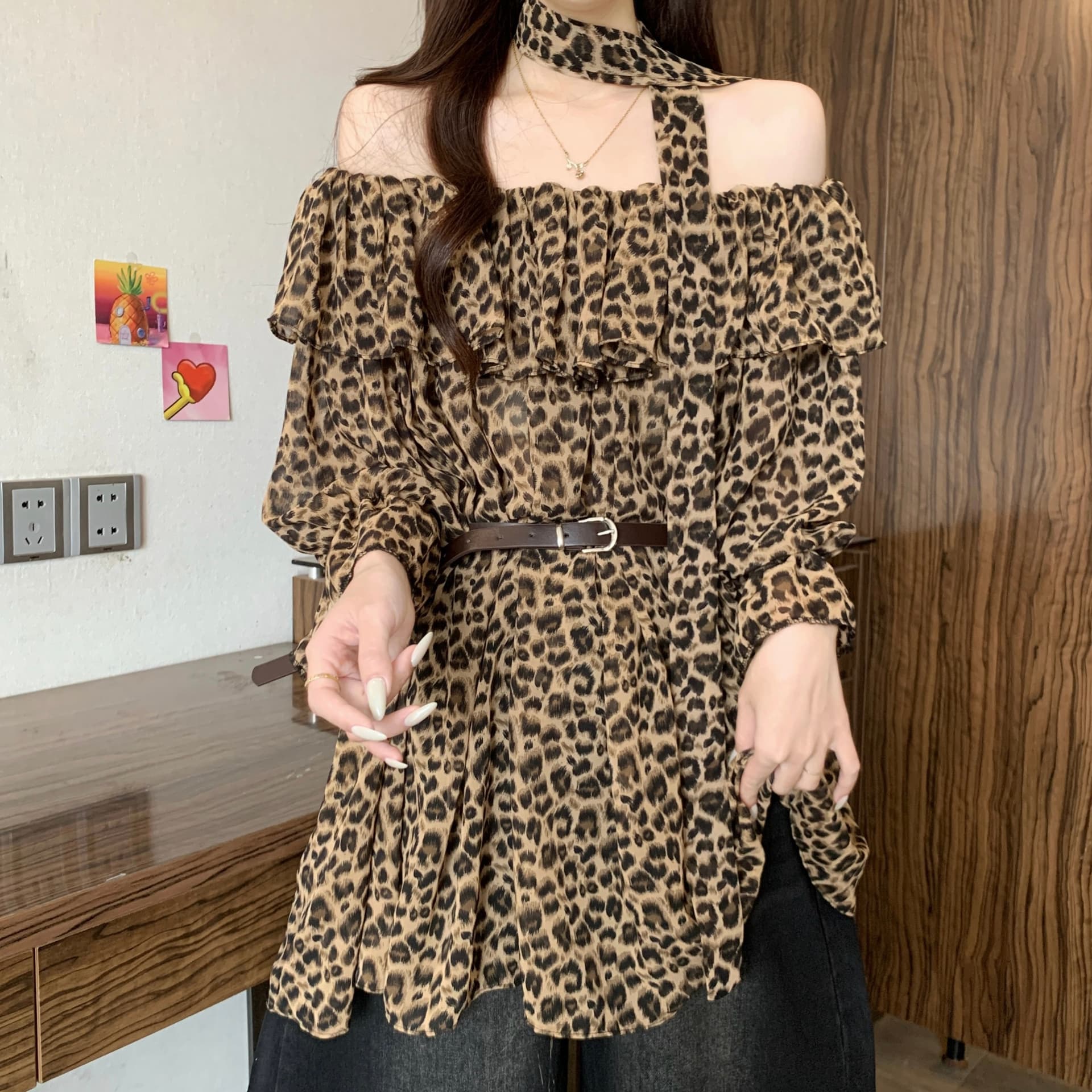 빅 사이즈 여성 의류 튀김 거리 연령 감소 레오파드 무늬 프릴 오프숄더 여성 셔츠 여름 새로운 프랑스식 반팔 맨위 상세 이미지 9