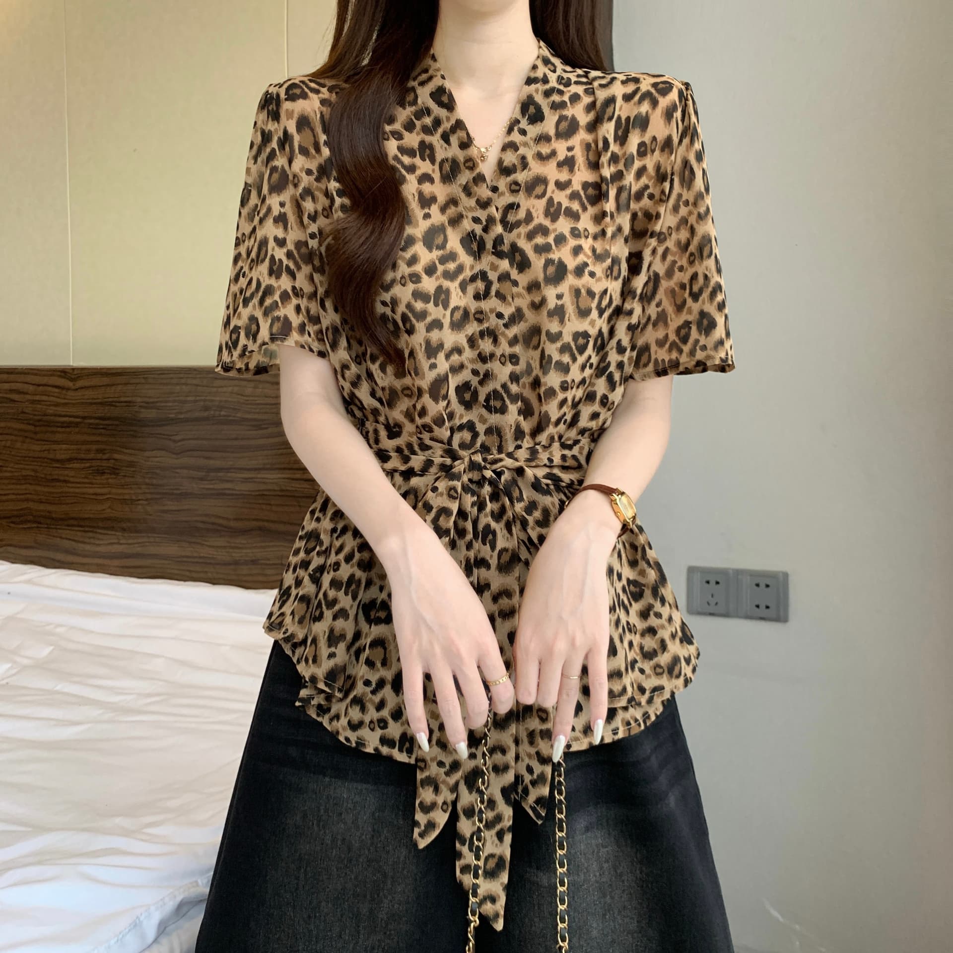 빅 사이즈 여성 의류 레오파드 무늬 프린트 V넥 여성 셔츠 여름 지방 mm 디자인 센스 허리 수축 레이스업 슬림해 보이는 맨위 트렌디 상세 이미지 6