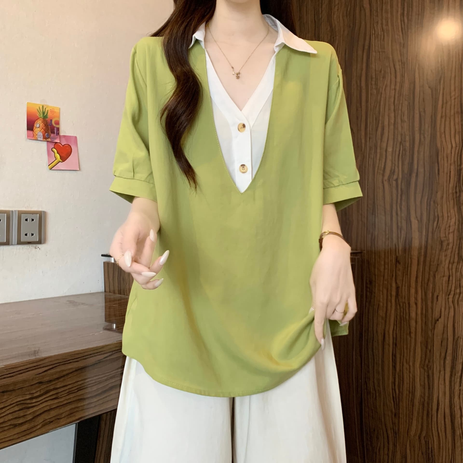 페이크 레이어드 배색 패치워크 V넥 반팔 여성 셔츠 여름 빅 사이즈 지방 mm 루즈핏 표지 배 고급 센스 맨위 상세 이미지 6