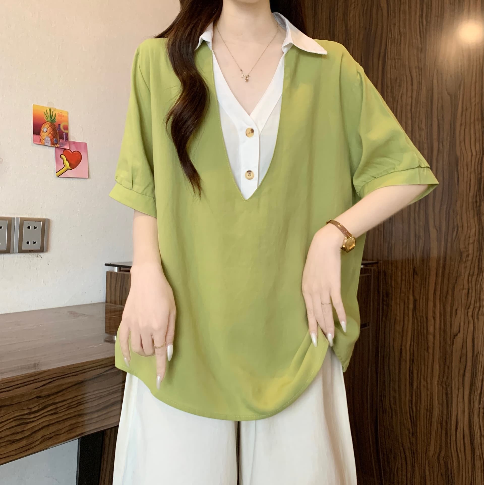 페이크 레이어드 배색 패치워크 V넥 반팔 여성 셔츠 여름 빅 사이즈 지방 mm 루즈핏 표지 배 고급 센스 맨위 상세 이미지 7