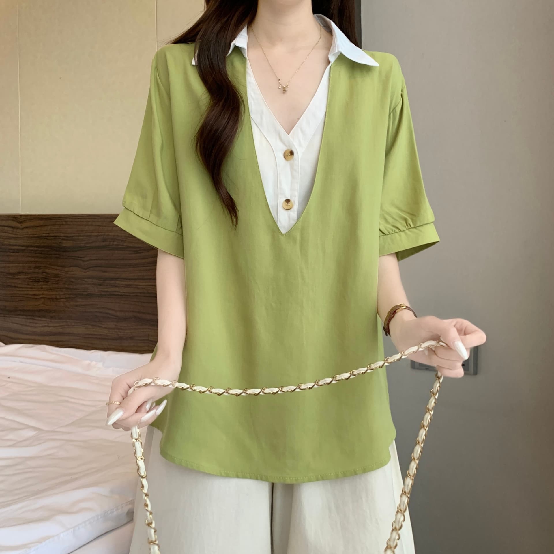 페이크 레이어드 배색 패치워크 V넥 반팔 여성 셔츠 여름 빅 사이즈 지방 mm 루즈핏 표지 배 고급 센스 맨위 상세 이미지 8