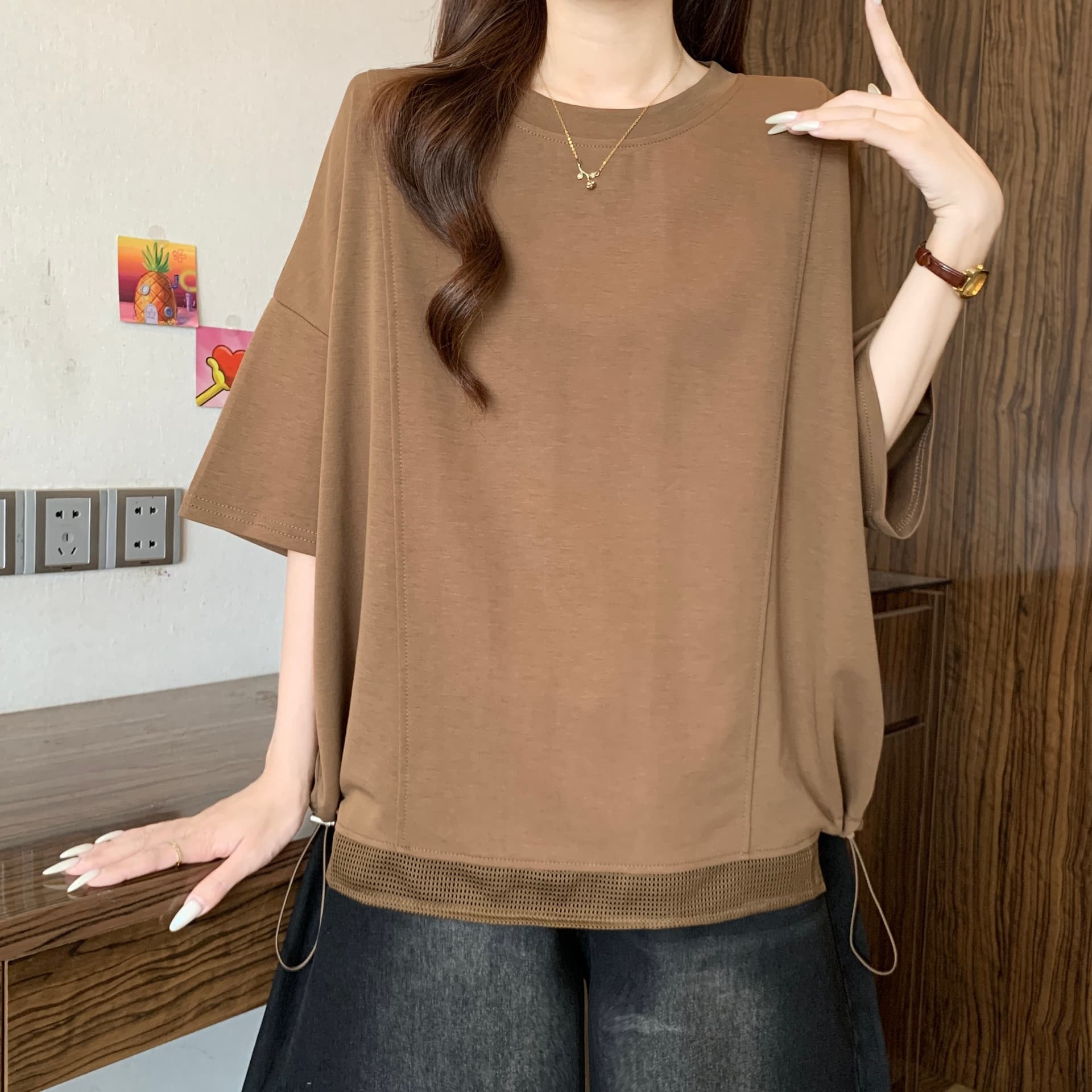 유럽 상품 표지 배 반팔 티셔츠 여성 2026 여름 새로운 빅 사이즈 지방 mm 고유 한 루즈핏 슬림해 보이는 기본 셔츠 맨위 상세 이미지 5