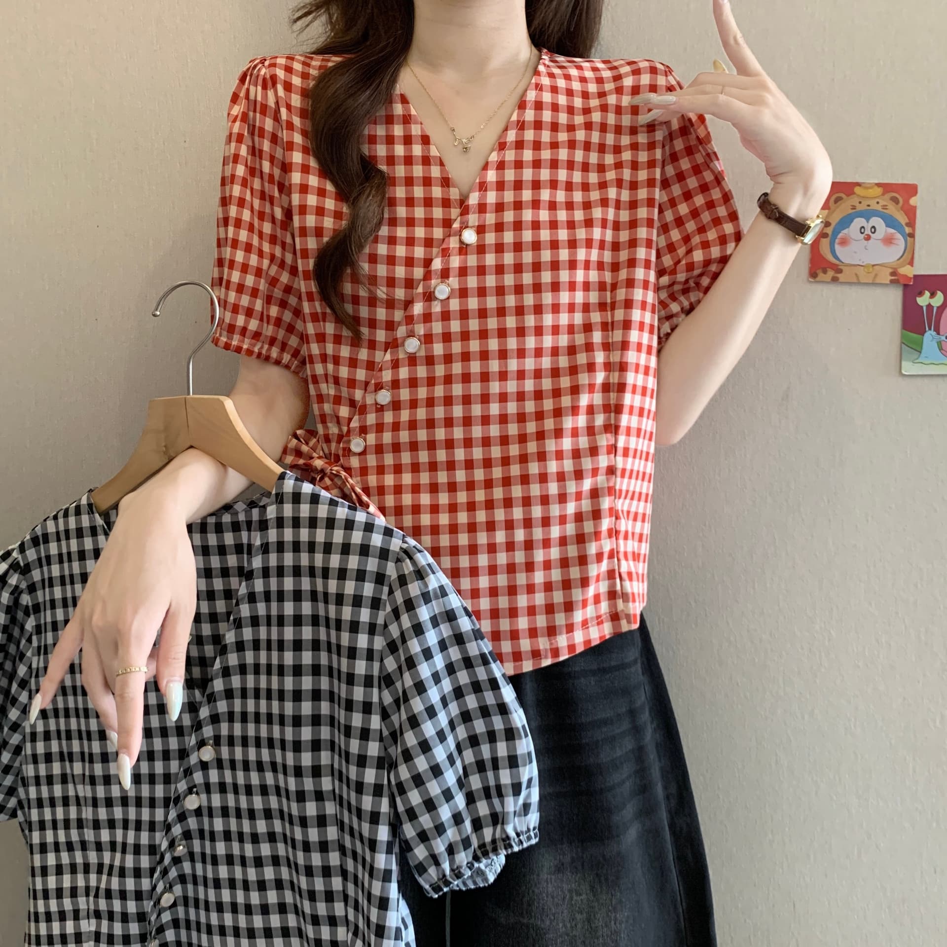 빅 사이즈 V넥 빨간색 체크무늬 레이스업 반팔 여성 셔츠 여름 지방 mm 슬림해 보이는 연령 감소 슈퍼 잘 생긴 작은 셔츠 맨위 이미지 4