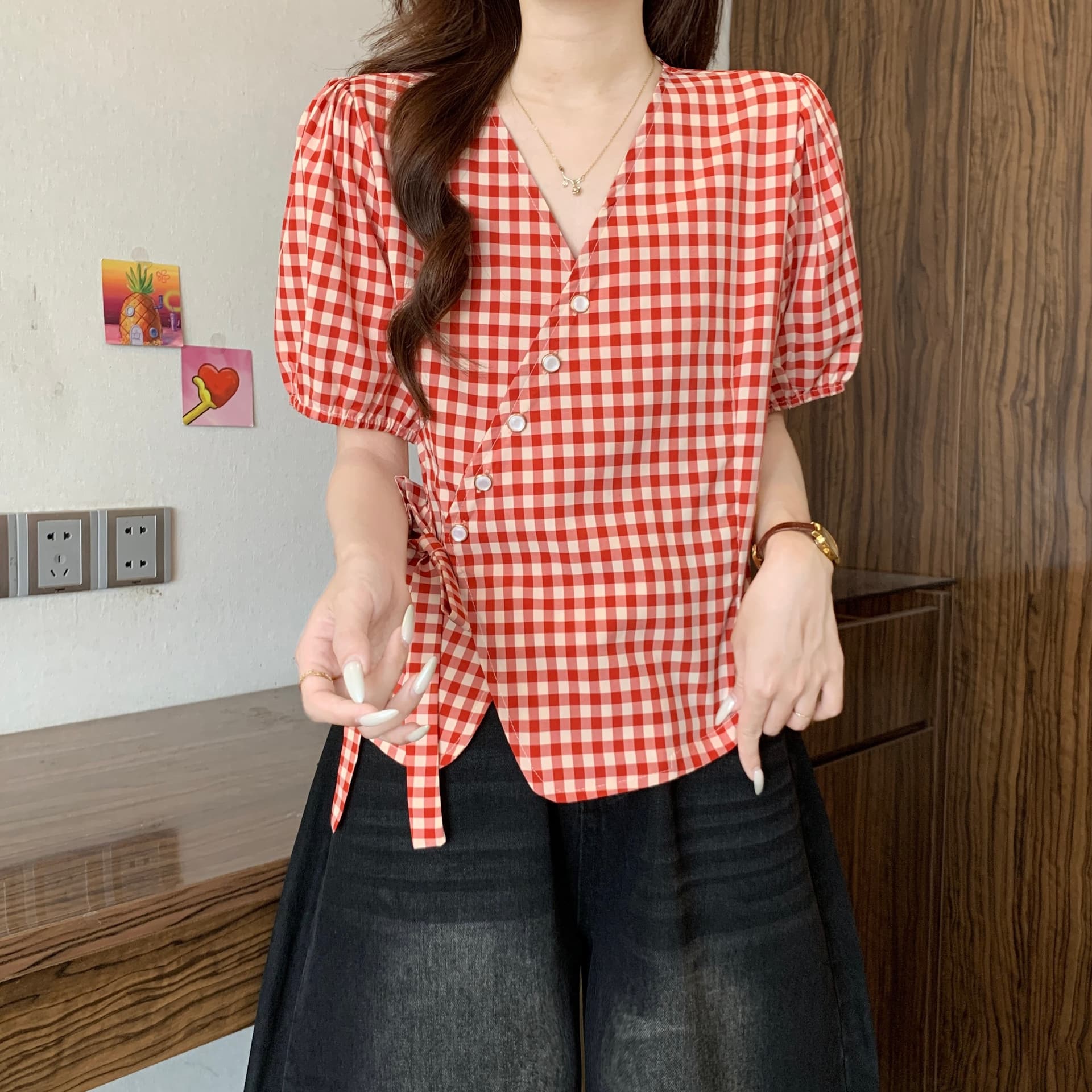 빅 사이즈 V넥 빨간색 체크무늬 레이스업 반팔 여성 셔츠 여름 지방 mm 슬림해 보이는 연령 감소 슈퍼 잘 생긴 작은 셔츠 맨위 상세 이미지 6
