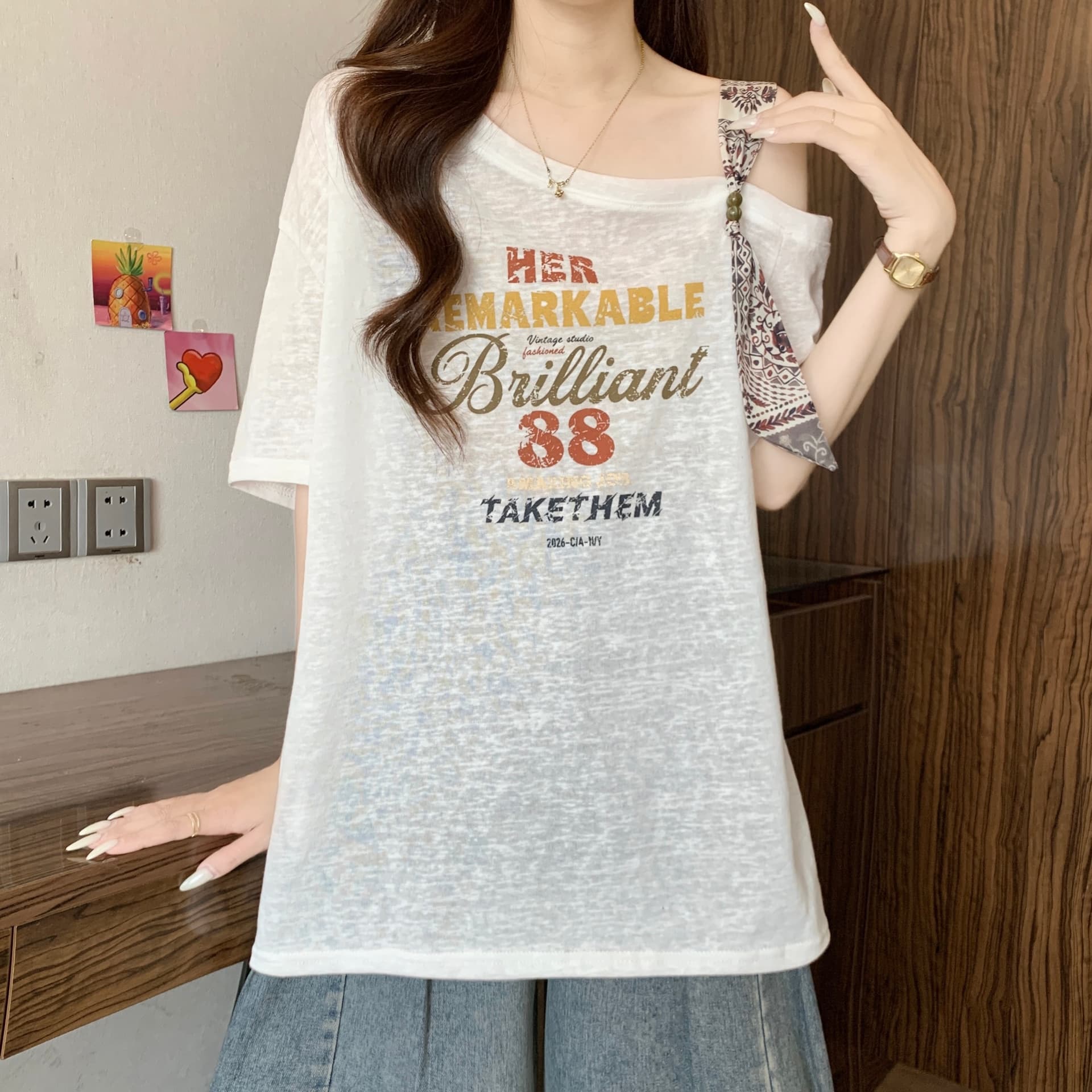 빅 사이즈 여성 의류 비스듬한 어깨 칼라 레이스업 알파벳 프린트 반팔 티셔츠 여성 여름 새로운 통통한 여동생 루즈핏 다용도 맨위 상세 이미지 25