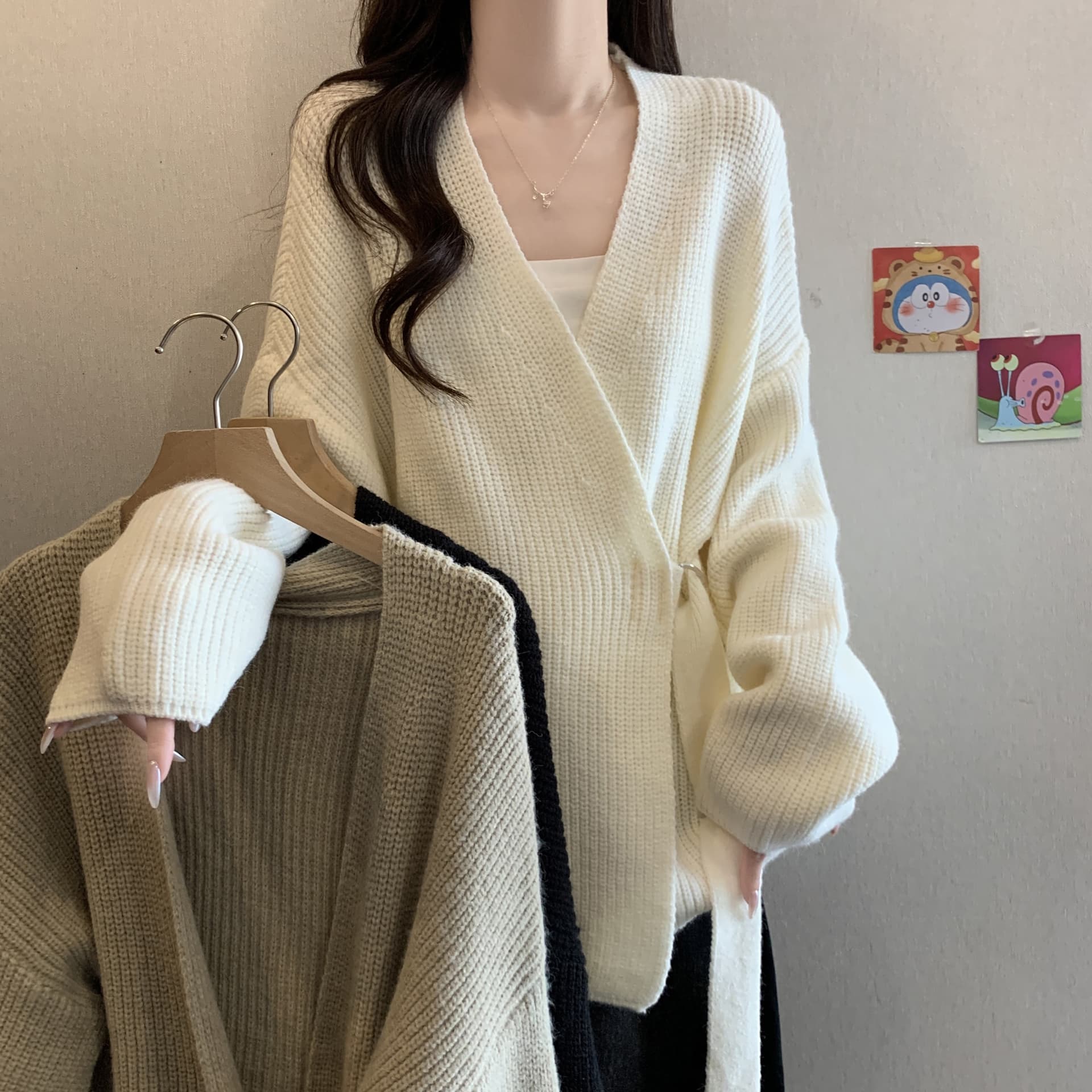 가을 겨울 새로운 프랑스식 슈퍼 잘 생긴 V넥 스웨터 빅 사이즈 여성 의류 지방 mm 느긋한 바람 카디건 코트 상세 이미지 15