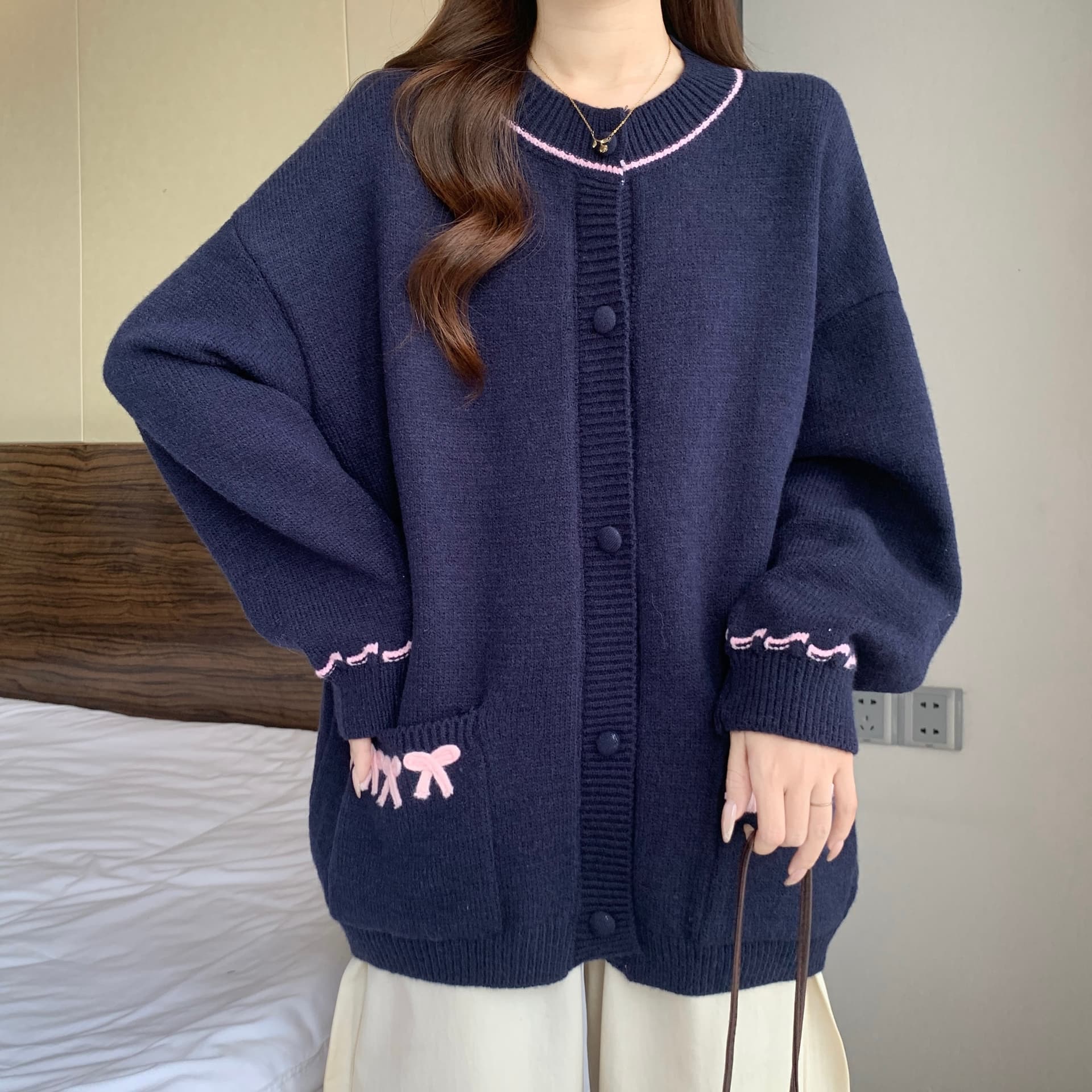 느긋한 바람 와이드 느슨함 센스 자수 나비 매듭 긍정적 인 어깨 스웨터 여성 코트 가을 겨울 빅 사이즈 지방 mm 슬림해 보이는 니트 스웨터 상세 이미지 20