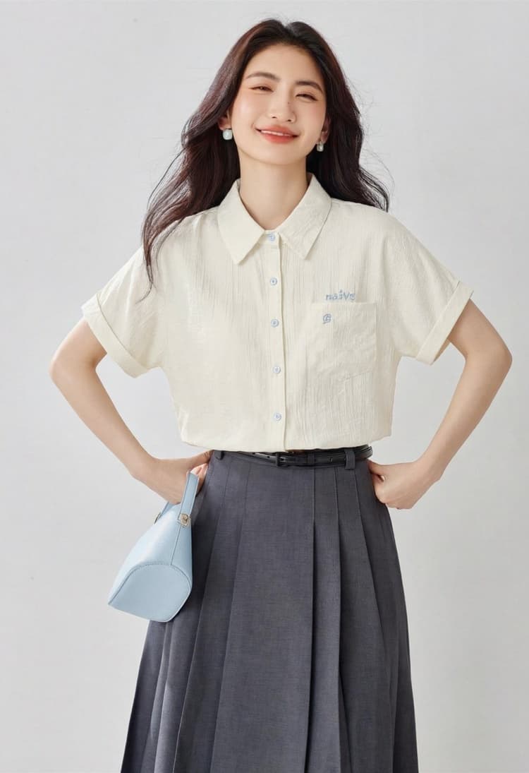 베이지 색 POLO 칼라 반팔 여성 셔츠 2026 여름 새로운 자수 작은 대중 디자인 센스 폴로 칼라 루즈핏 셔츠 맨위 상세 이미지 3