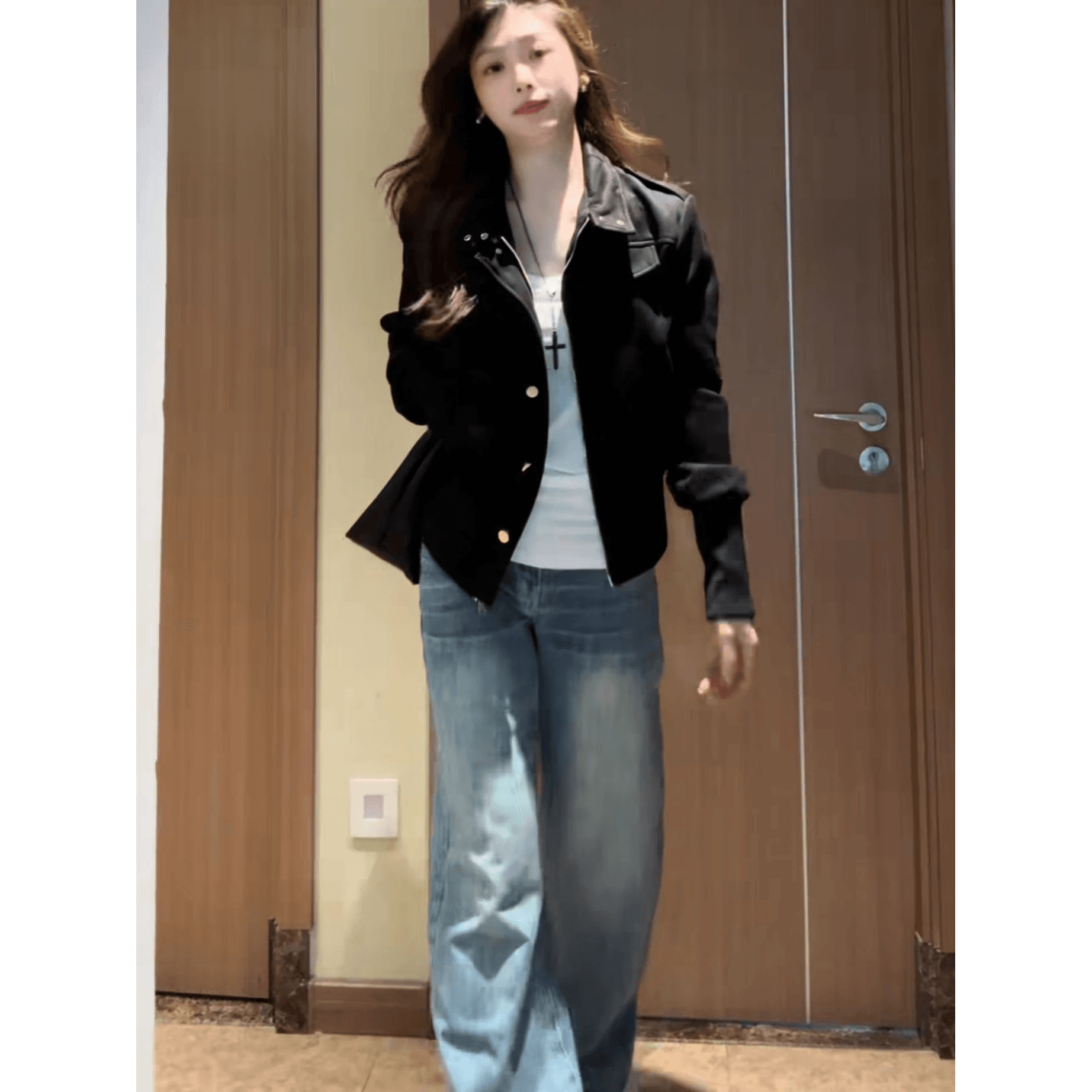 오리지널 허리 수축 스탠드 칼라 디자인 센스 재킷 여성 봄 신제품 검정색 스웨이드 질감 짧은 외투 이미지 5