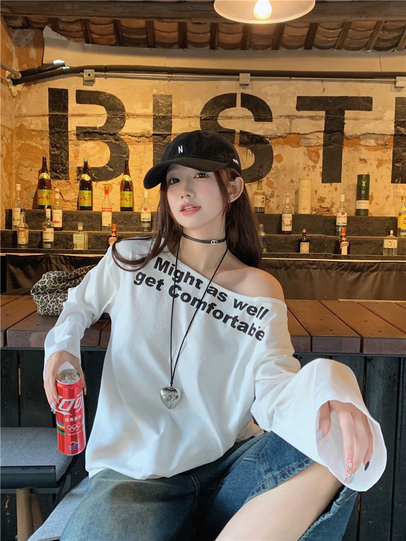 실사 디자인 센스 루즈핏 오프숄더 알파벳 프린트 비스듬한 어깨 긴팔 티셔츠 상세 이미지 20