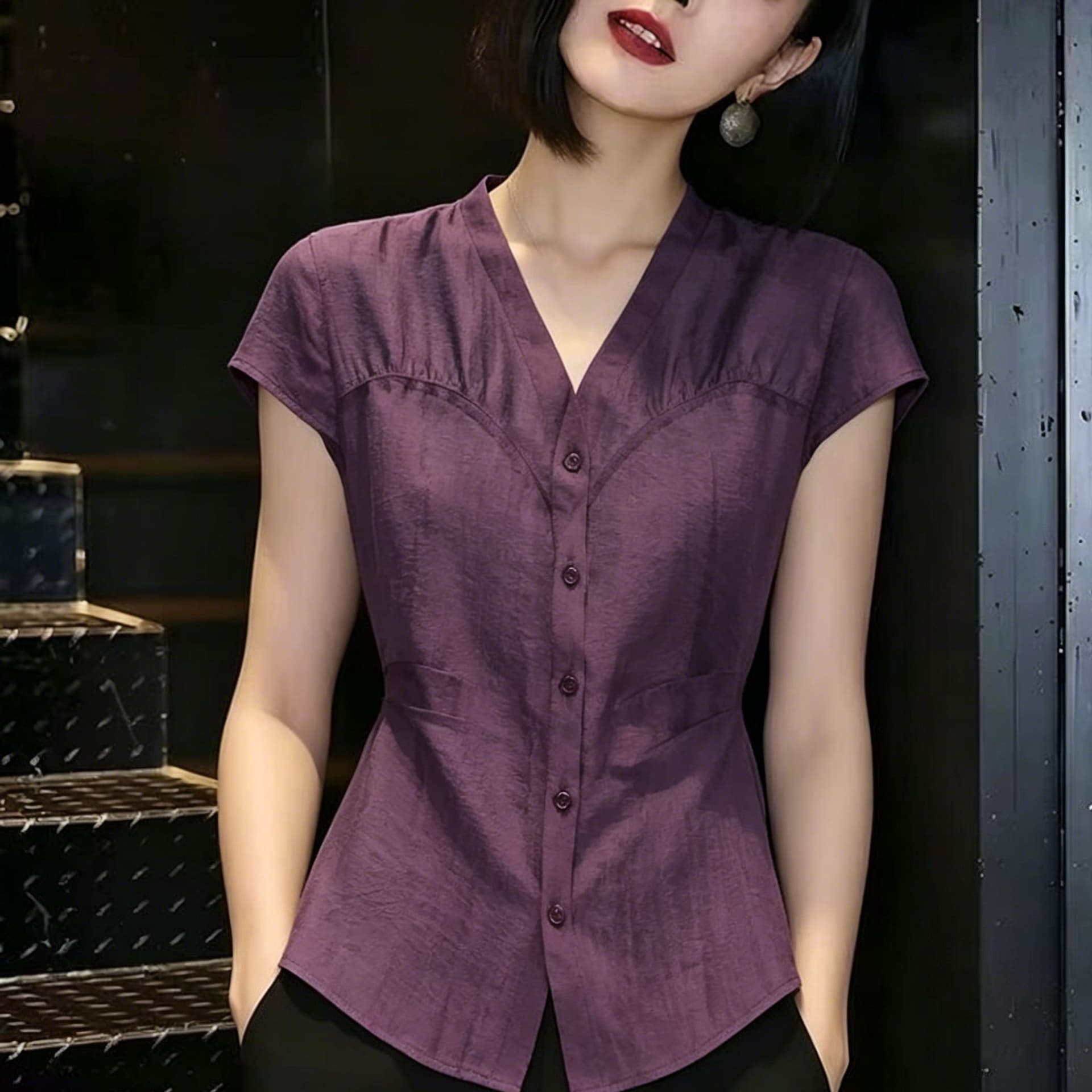 2026 여름 새로운 반팔 디자이너 V넥 허리 수축 셔츠 여성