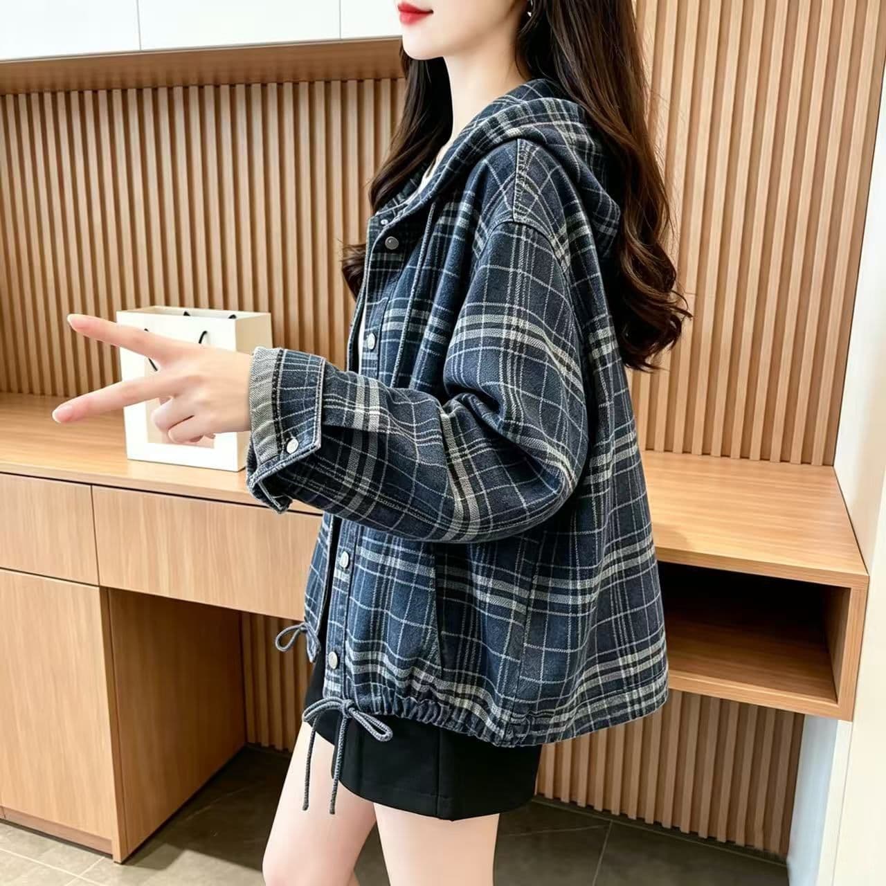 느긋한 바람 파란색 체크무늬 후드 쇼트 스타일 데님 여성 코트 펌프 로프 루즈핏 고급 센스 작은 키 데님 맨위 이미지 4