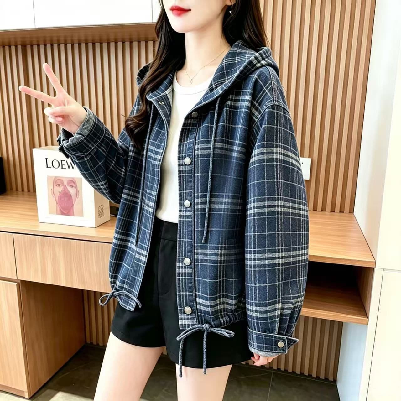 느긋한 바람 파란색 체크무늬 후드 쇼트 스타일 데님 여성 코트 펌프 로프 루즈핏 고급 센스 작은 키 데님 맨위 상세 이미지 4