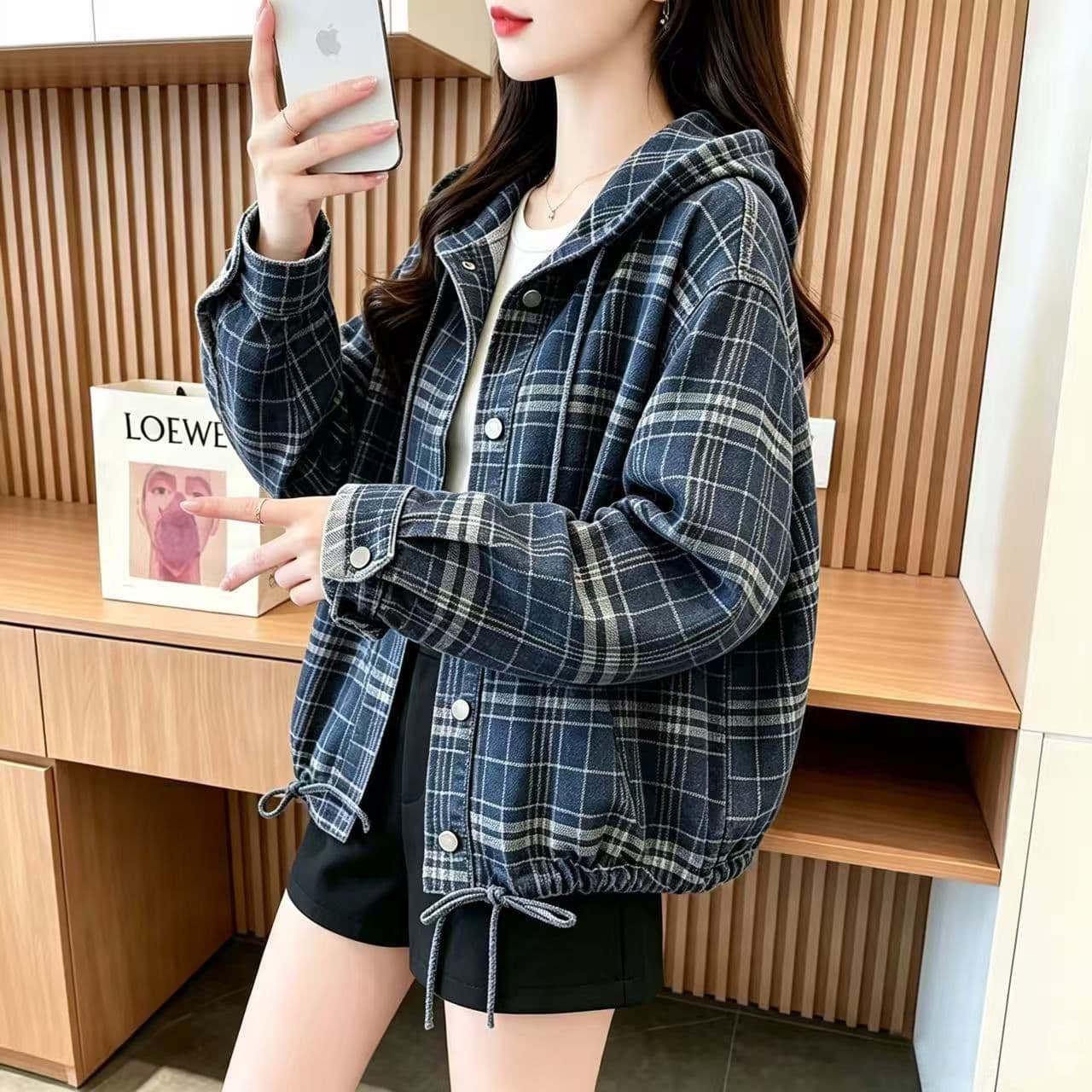 느긋한 바람 파란색 체크무늬 후드 쇼트 스타일 데님 여성 코트 펌프 로프 루즈핏 고급 센스 작은 키 데님 맨위 상세 이미지 6