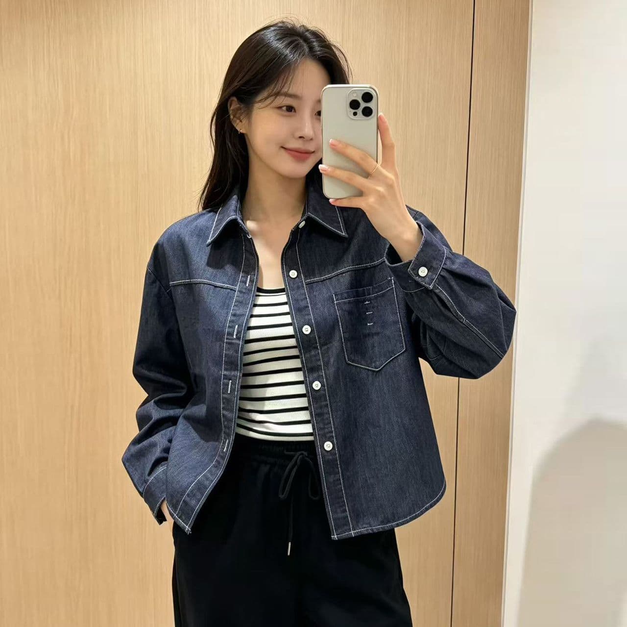 데님 여성 코트 쇼트 스타일 2026 가을 새로운 명시적 스티치 배색 루즈핏 작은 키 레트로 폴로 칼라 셔츠 스타일 재킷 이미지 2