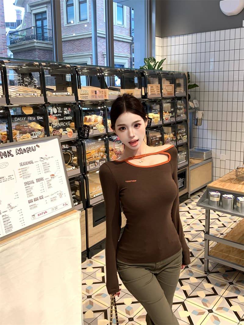 실사 정가 홀로우 아웃 비스듬한 어깨 레트로 핫걸 배색 긴팔 티셔츠 불규칙 디자인 센스 몸매 가꾸기 슬림해 보이는 맨위 상세 이미지 3