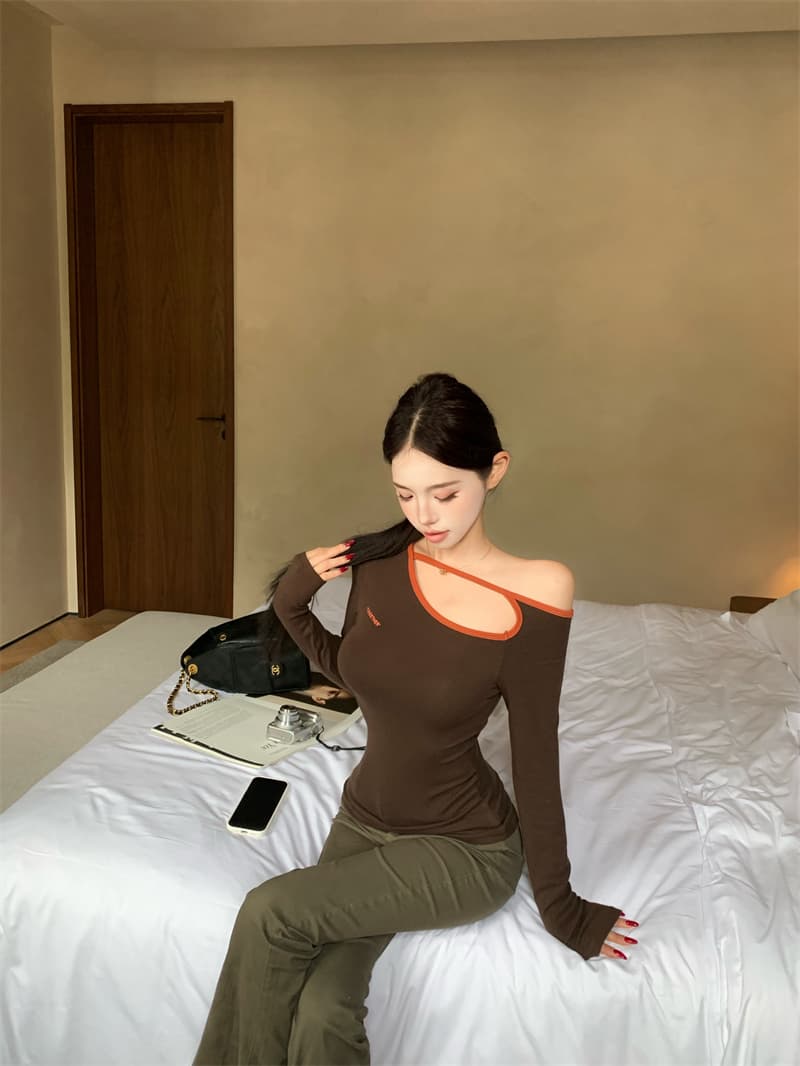 실사 정가 홀로우 아웃 비스듬한 어깨 레트로 핫걸 배색 긴팔 티셔츠 불규칙 디자인 센스 몸매 가꾸기 슬림해 보이는 맨위 상세 이미지 7