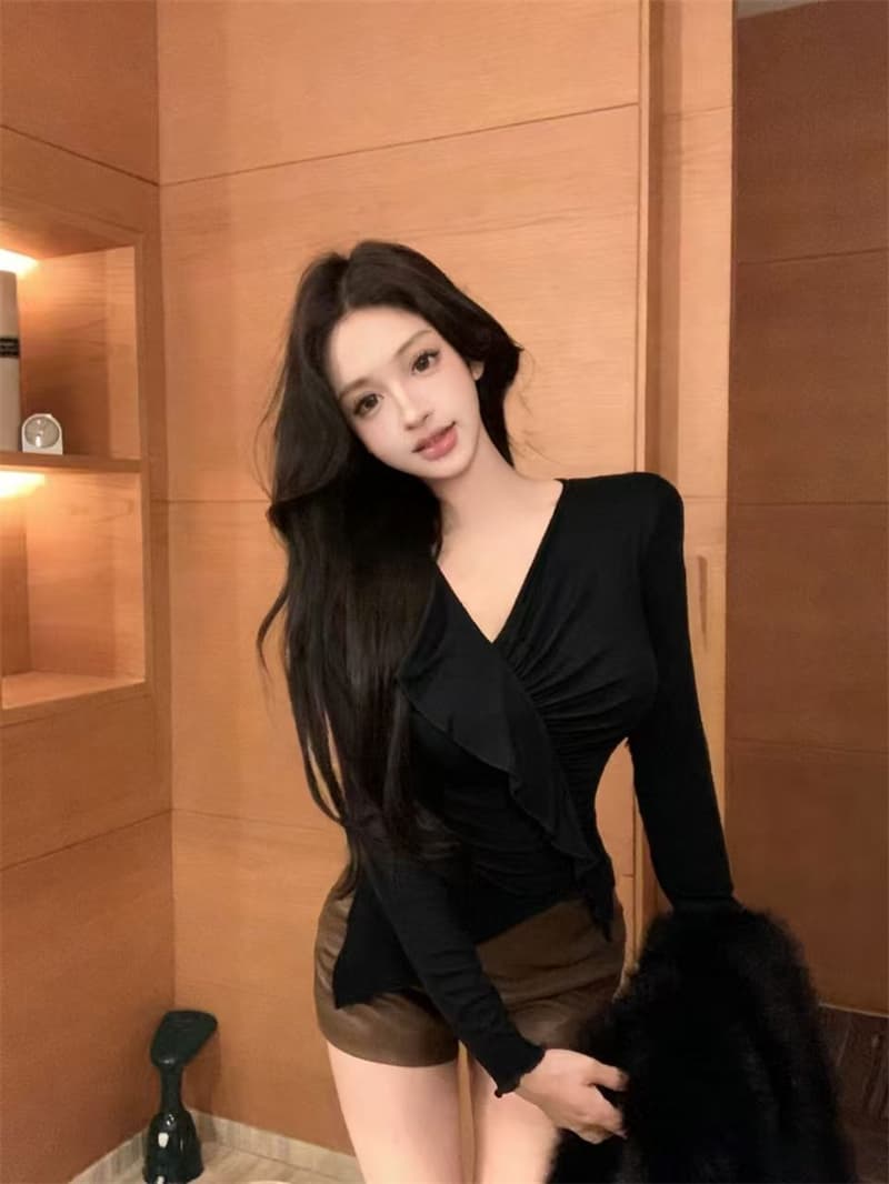 실사 정가 V넥 프릴 비스듬한 칼라 티셔츠 패션 작은 대중 주름 광장 칼라 슬림해 보이는 품격 만나는 섹시함 이미지 3