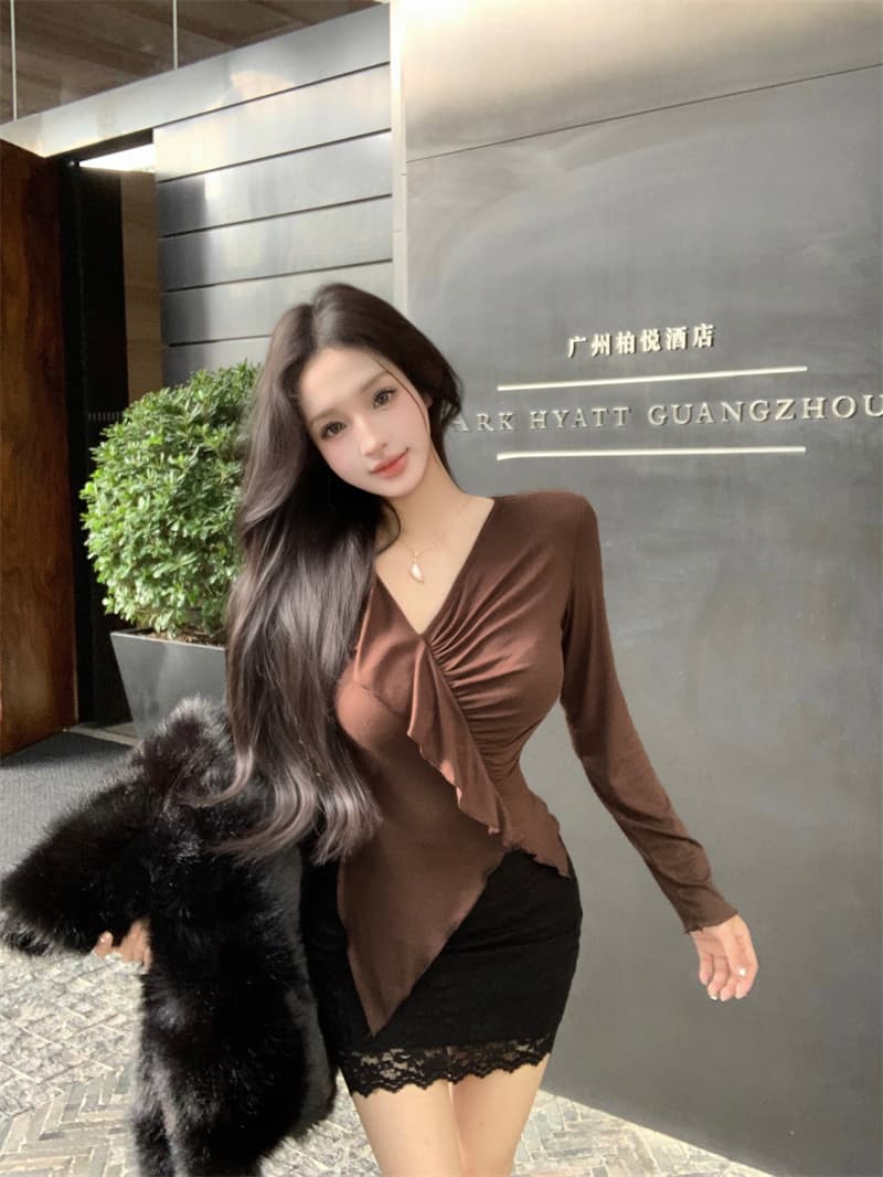 실사 정가 V넥 프릴 비스듬한 칼라 티셔츠 패션 작은 대중 주름 광장 칼라 슬림해 보이는 품격 만나는 섹시함 상세 이미지 4